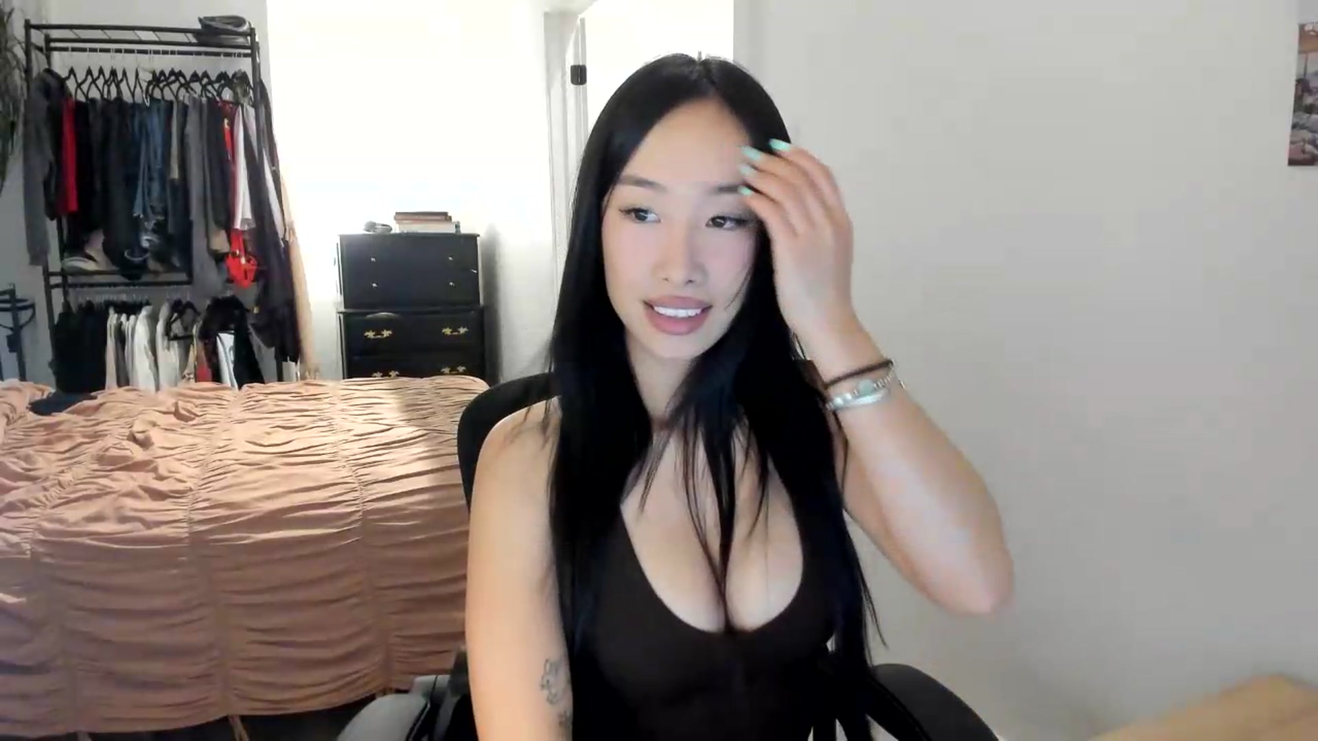Gallery image thumbnail from BabieLee's myfreecams stream on, 08/19/2026, 22:39 image 11 of 20