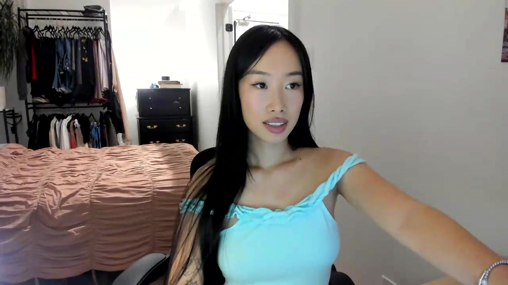 Gallery image thumbnail from BabieLee's myfreecams stream on, 08/27/2026, 01:32 image 11 of 20
