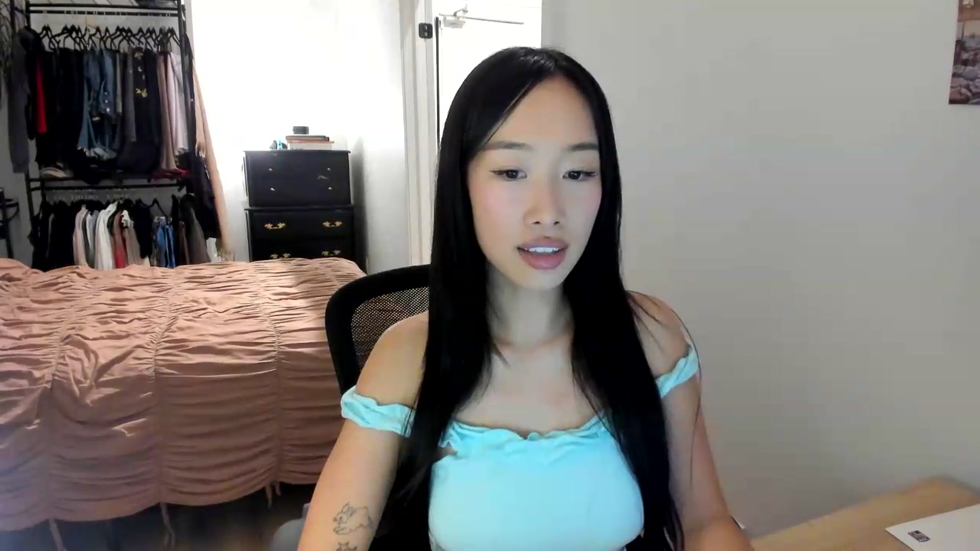 Gallery image thumbnail from BabieLee's myfreecams stream on, 08/27/2026, 01:32 image 19 of 20