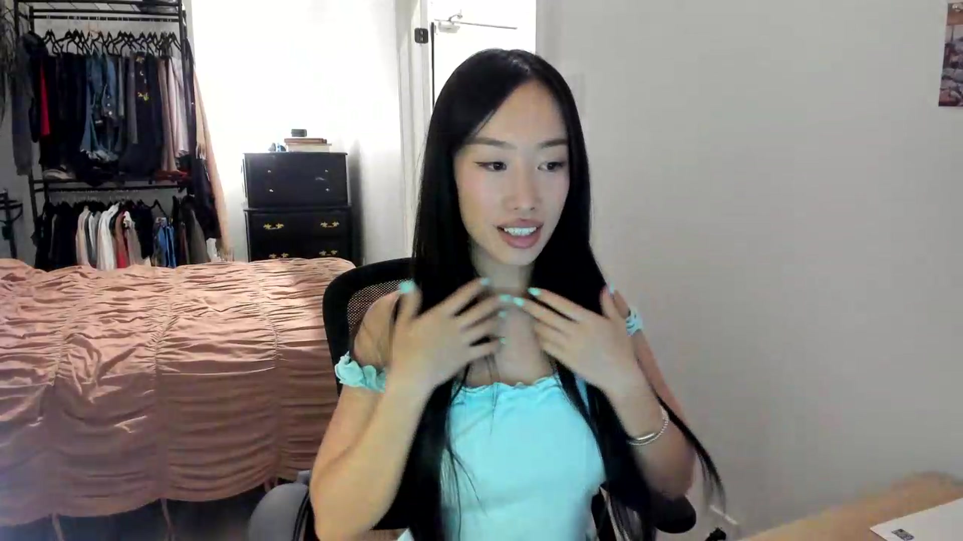 Gallery image thumbnail from BabieLee's myfreecams stream on, 08/27/2026, 01:32 image 4 of 20