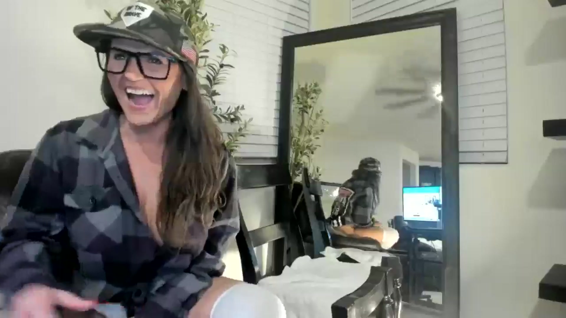Gallery image thumbnail from Babsbunny's myfreecams stream on, 02/07/2026, 14:36 image 2 of 20