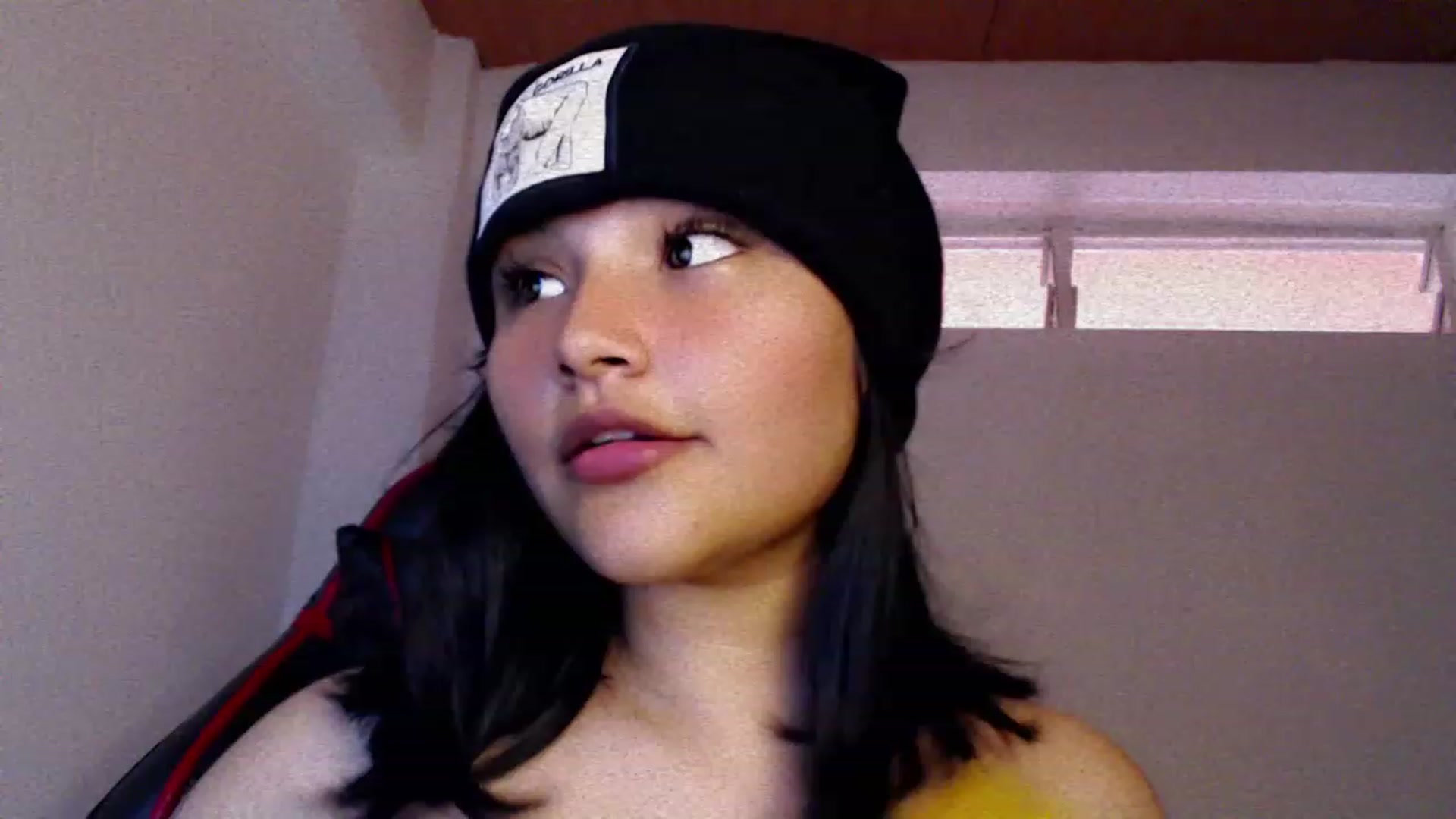 Gallery image thumbnail from BabyAsianX0's myfreecams stream on, 11/16/2022, 15:26 image 16 of 20