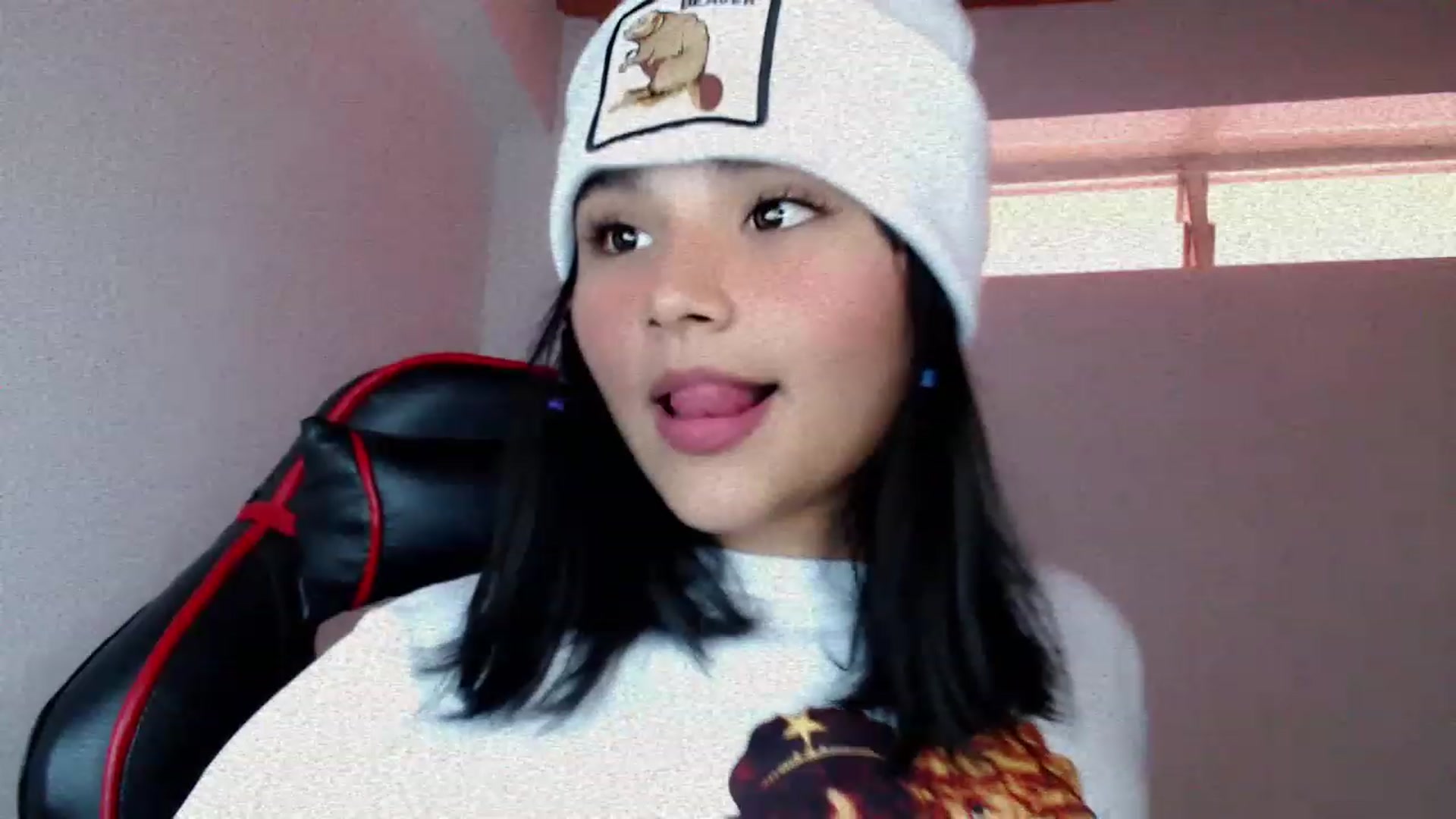 Gallery image thumbnail from BabyAsianX0's myfreecams stream on, 11/18/2022, 13:52 image 17 of 20