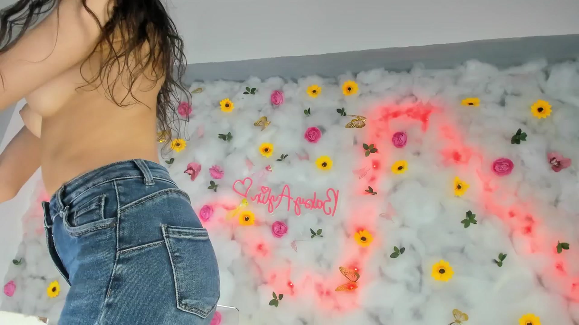 Gallery image thumbnail from BabyAylin's myfreecams stream on, 03/17/2025, 14:15 image 18 of 20