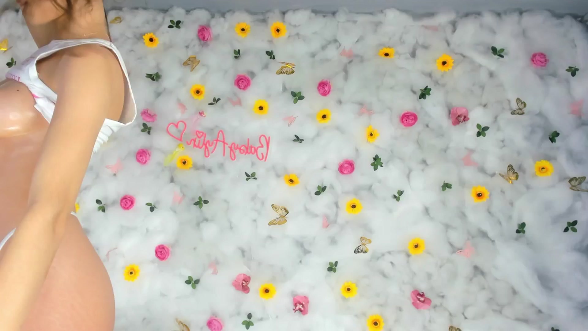 Gallery image thumbnail from BabyAylin's myfreecams stream on, 03/19/2025, 16:33 image 13 of 20