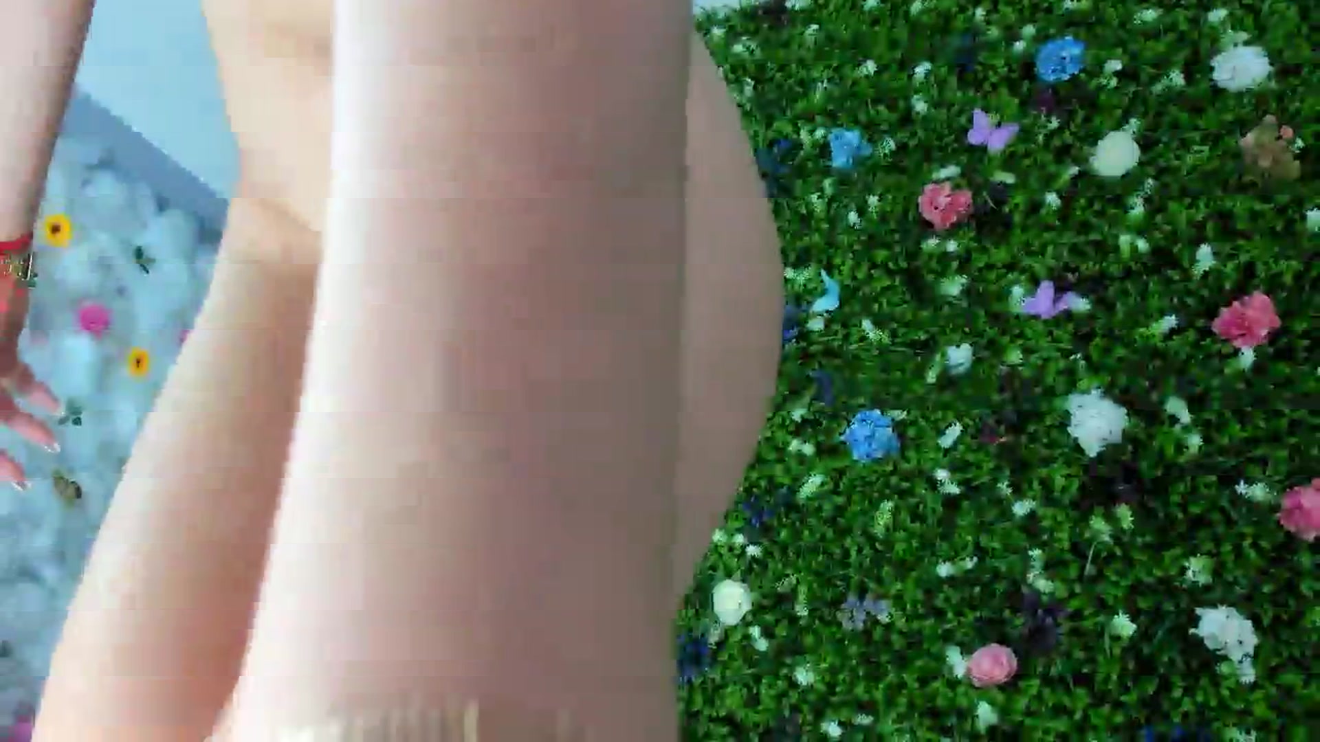 Gallery image thumbnail from BabyAylin's myfreecams stream on, 07/04/2025, 09:23 image 12 of 20