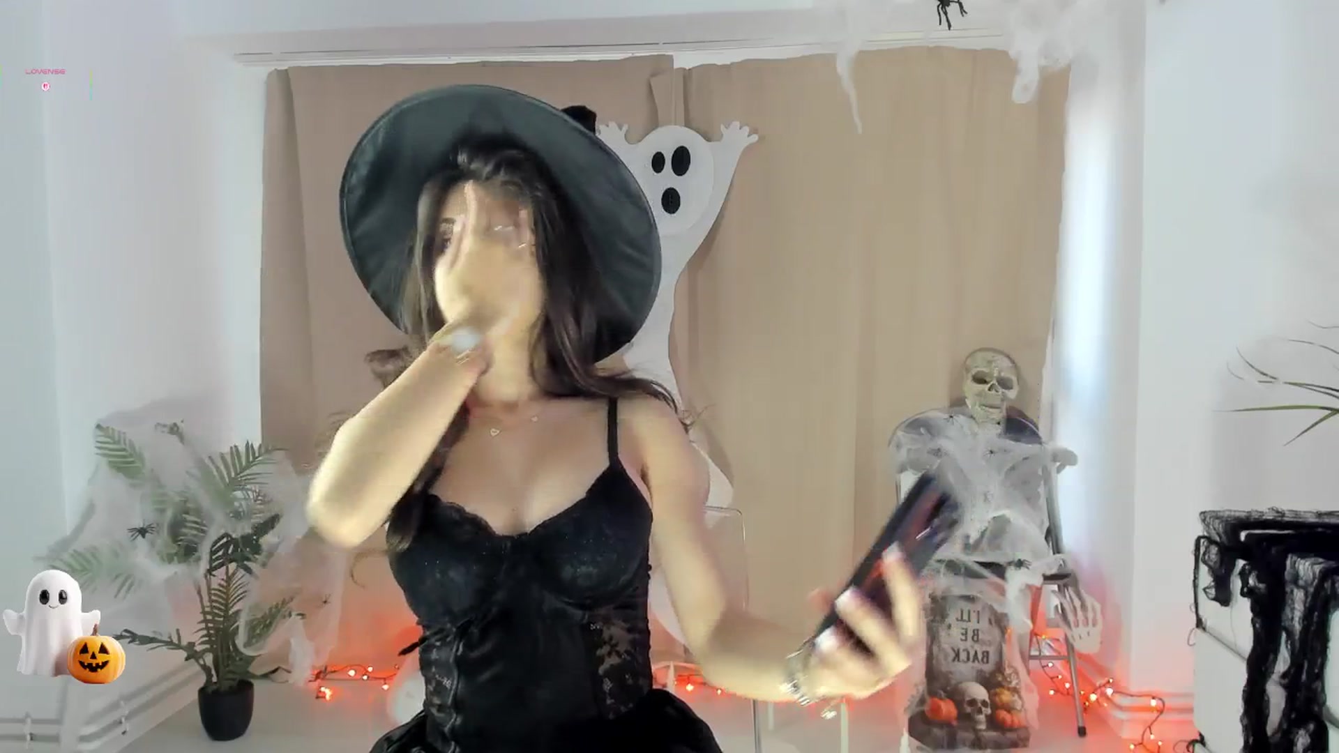 Gallery image thumbnail from BabyAylin's myfreecams stream on, 10/31/2025, 09:11 image 6 of 20