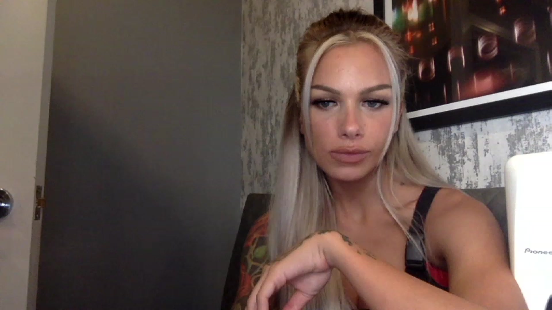 Gallery image thumbnail from BabyDaisyx's myfreecams stream on, 11/18/2022, 18:25 image 11 of 20
