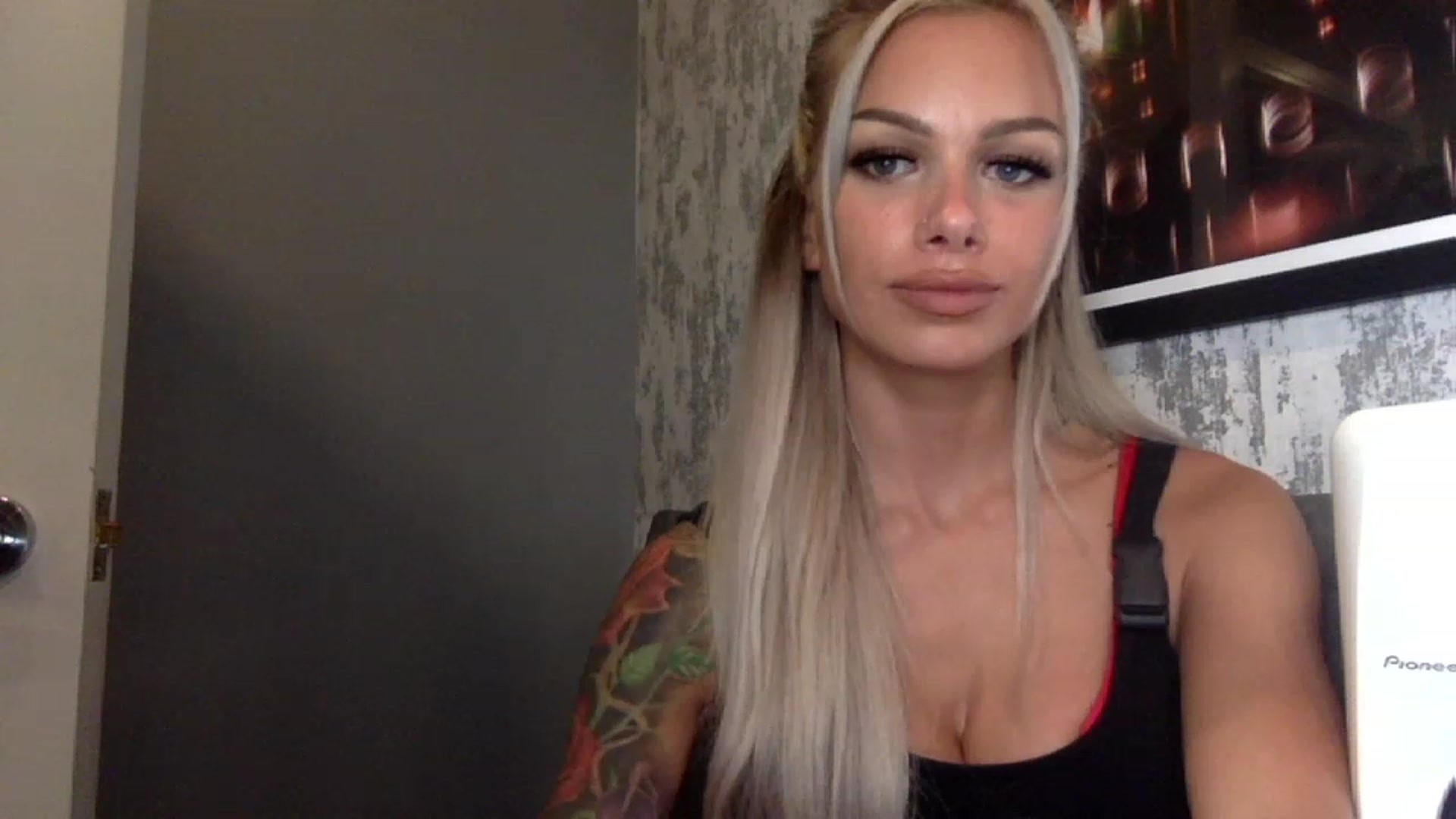 Gallery image thumbnail from BabyDaisyx's myfreecams stream on, 11/18/2022, 18:25 image 17 of 20