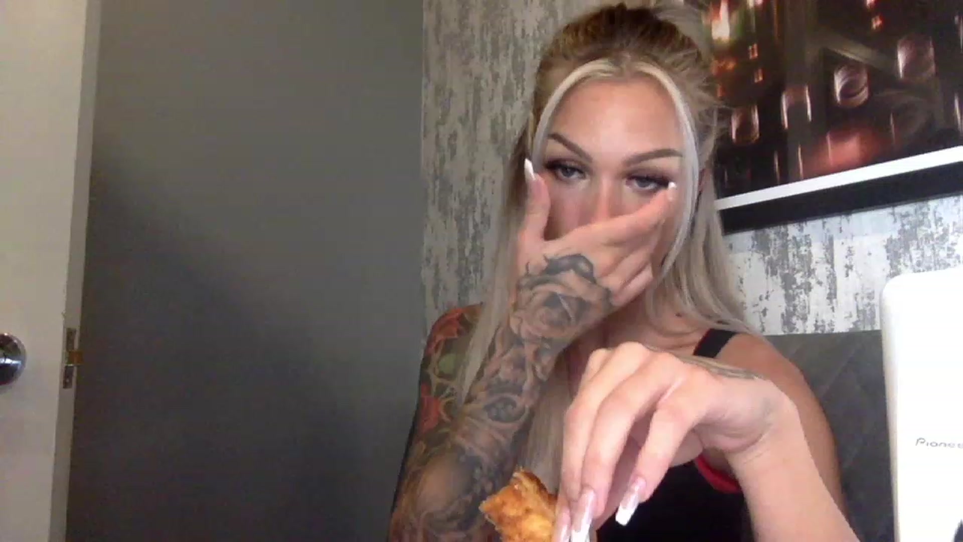 Gallery image thumbnail from BabyDaisyx's myfreecams stream on, 11/18/2022, 18:25 image 2 of 20