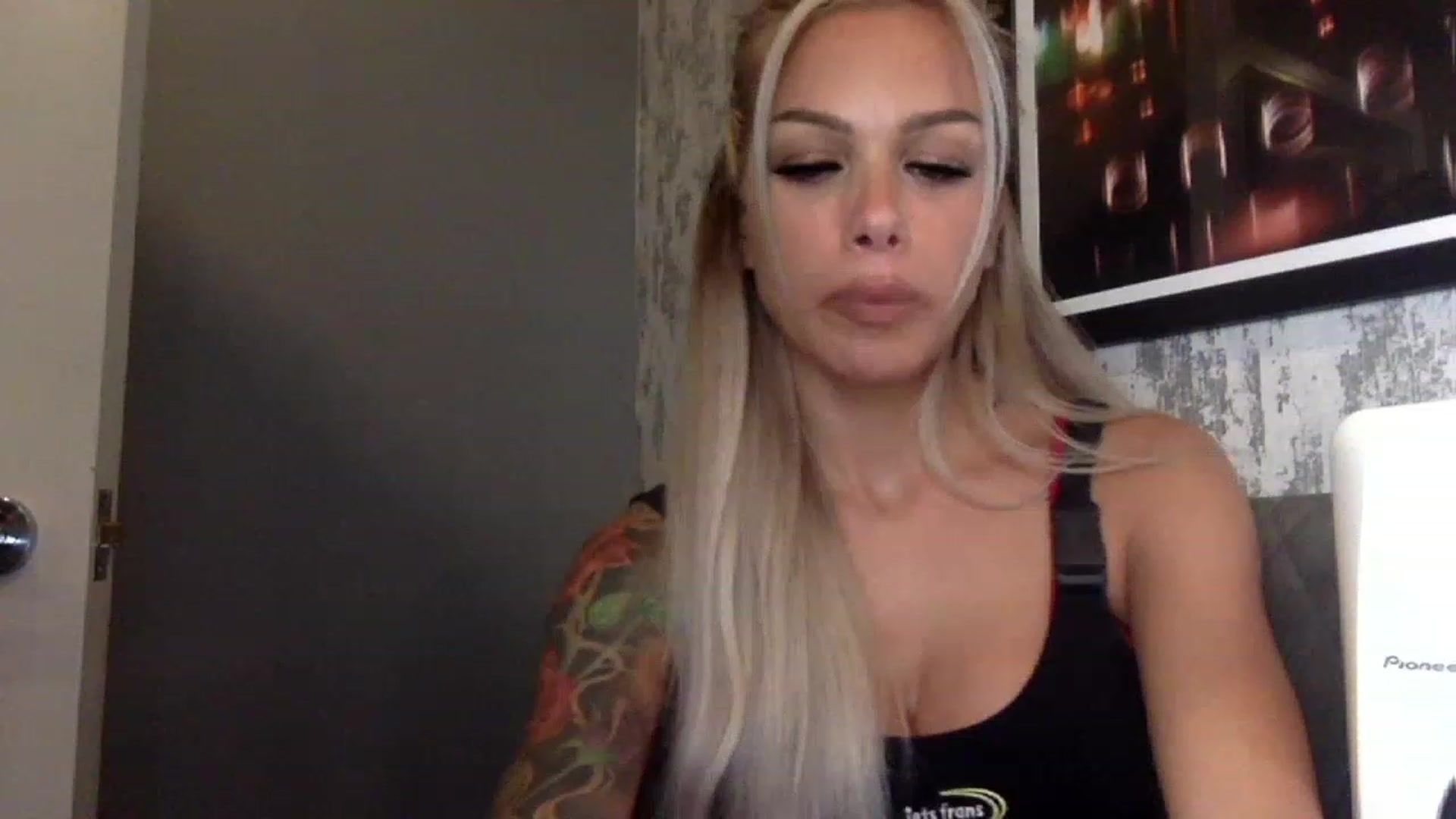 Gallery image thumbnail from BabyDaisyx's myfreecams stream on, 11/18/2022, 18:25 image 4 of 20