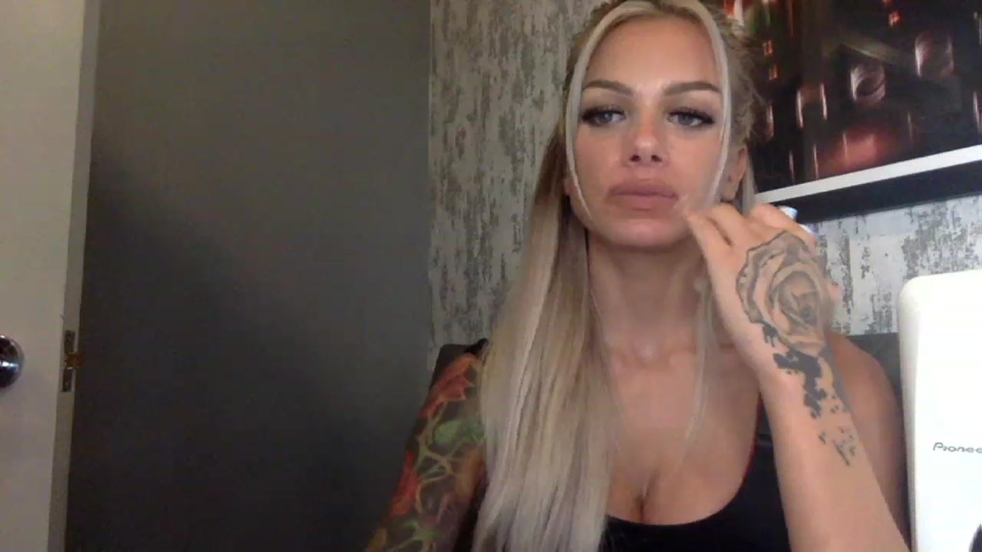 Gallery image thumbnail from BabyDaisyx's myfreecams stream on, 11/18/2022, 18:25 image 18 of 20