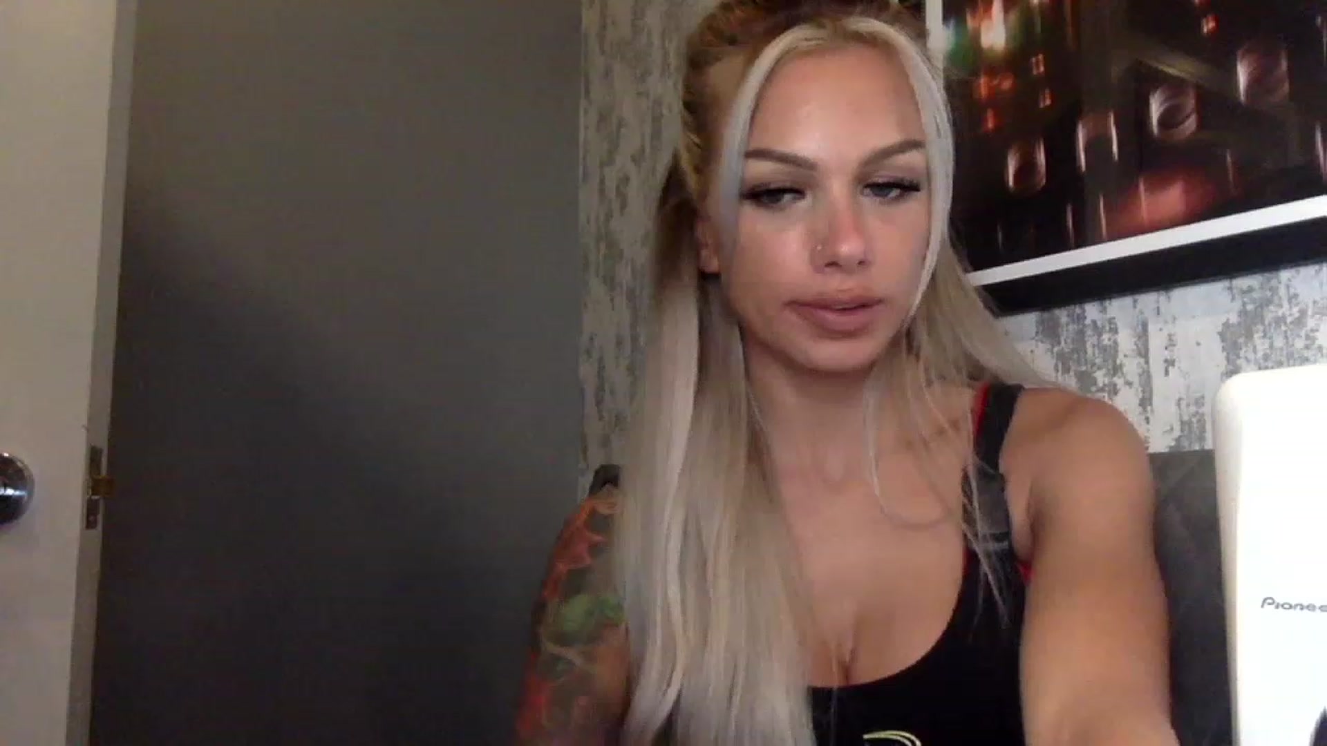 Gallery image thumbnail from BabyDaisyx's myfreecams stream on, 11/18/2022, 18:25 image 6 of 20