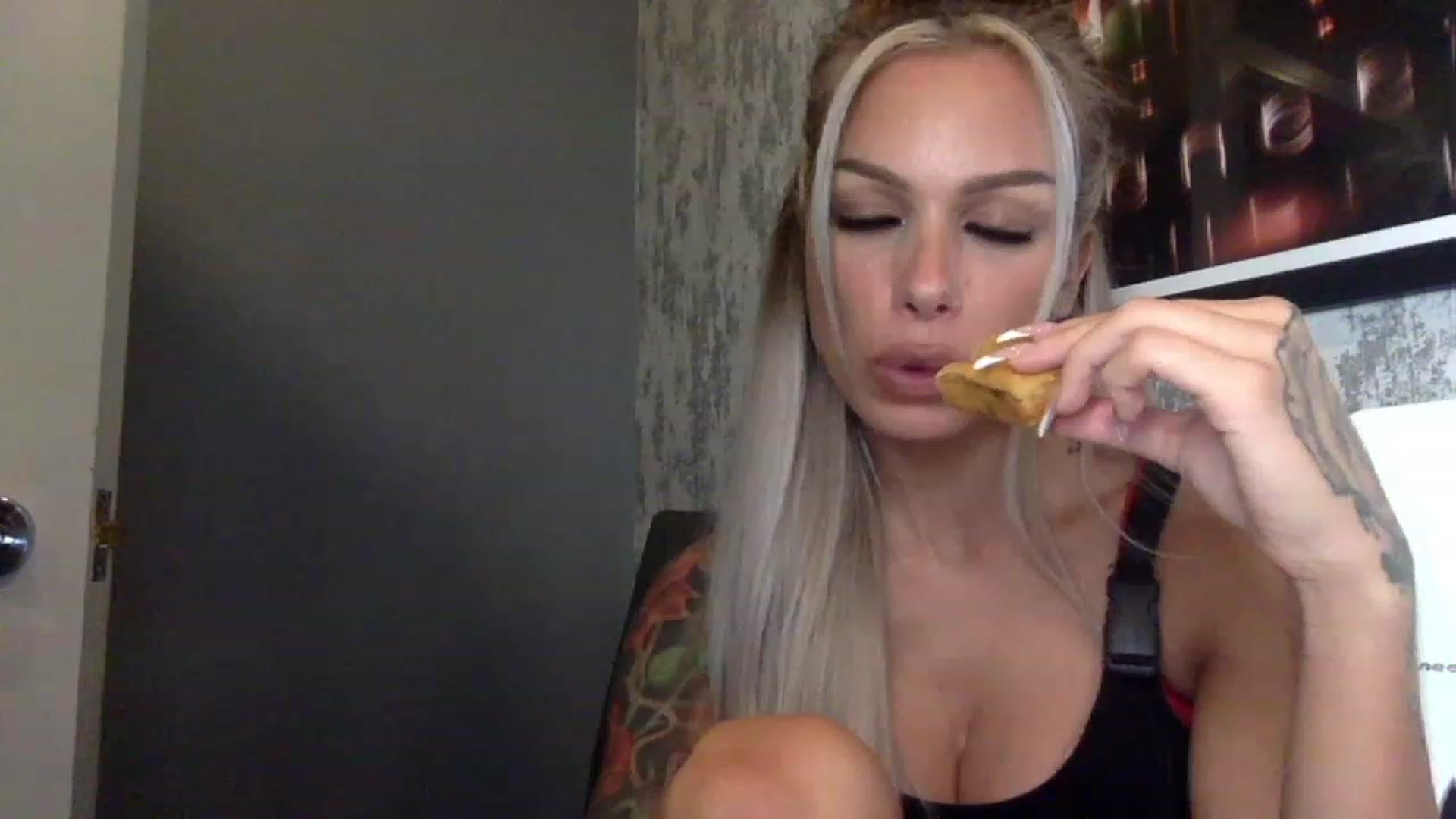 Gallery image thumbnail from BabyDaisyx's myfreecams stream on, 11/18/2022, 18:25 image 9 of 20