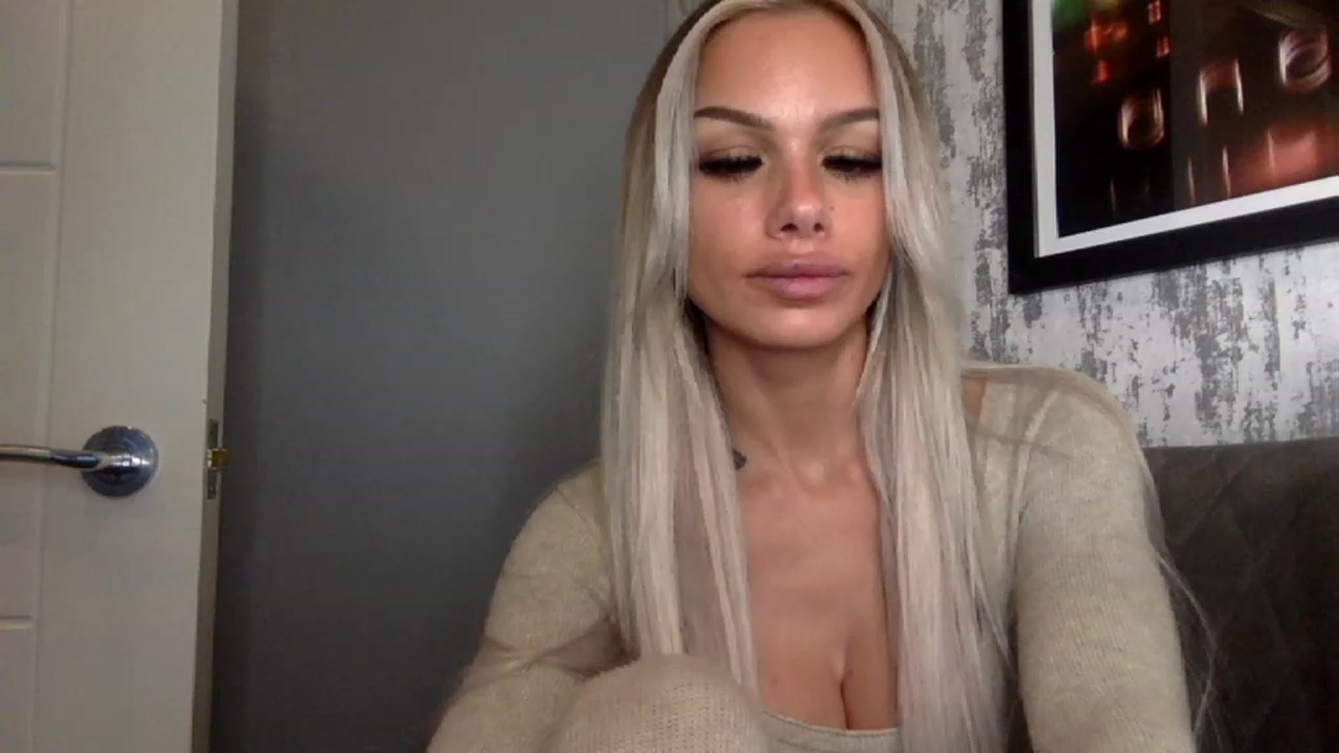 Gallery image thumbnail from BabyDaisyx's myfreecams stream on, 11/23/2022, 15:43 image 7 of 20