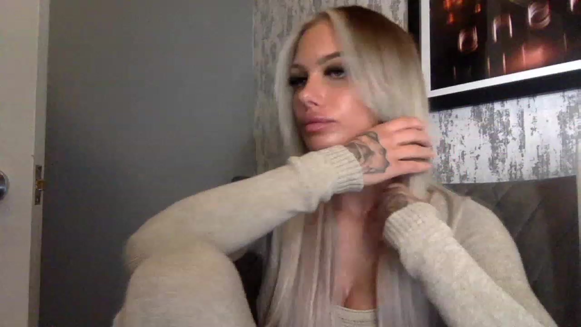 Gallery image thumbnail from BabyDaisyx's myfreecams stream on, 11/23/2022, 16:12 image 8 of 20