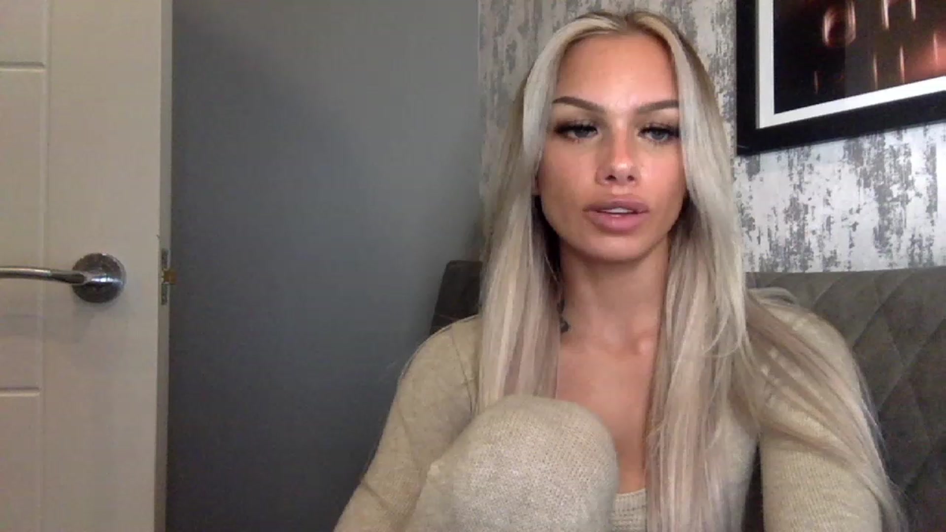Gallery image thumbnail from BabyDaisyx's myfreecams stream on, 11/23/2022, 16:12 image 18 of 20