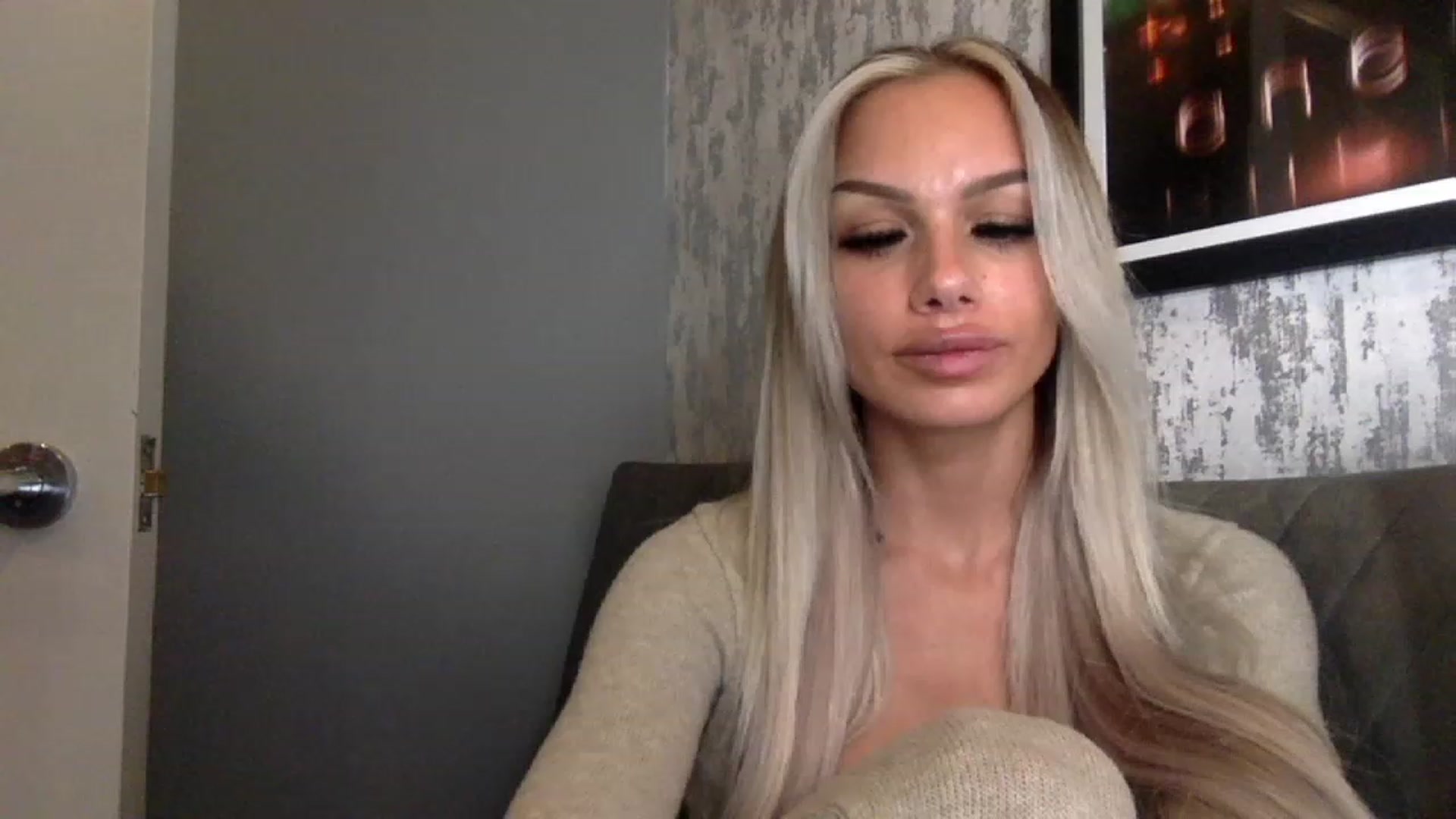 Gallery image thumbnail from BabyDaisyx's myfreecams stream on, 11/23/2022, 16:12 image 14 of 20