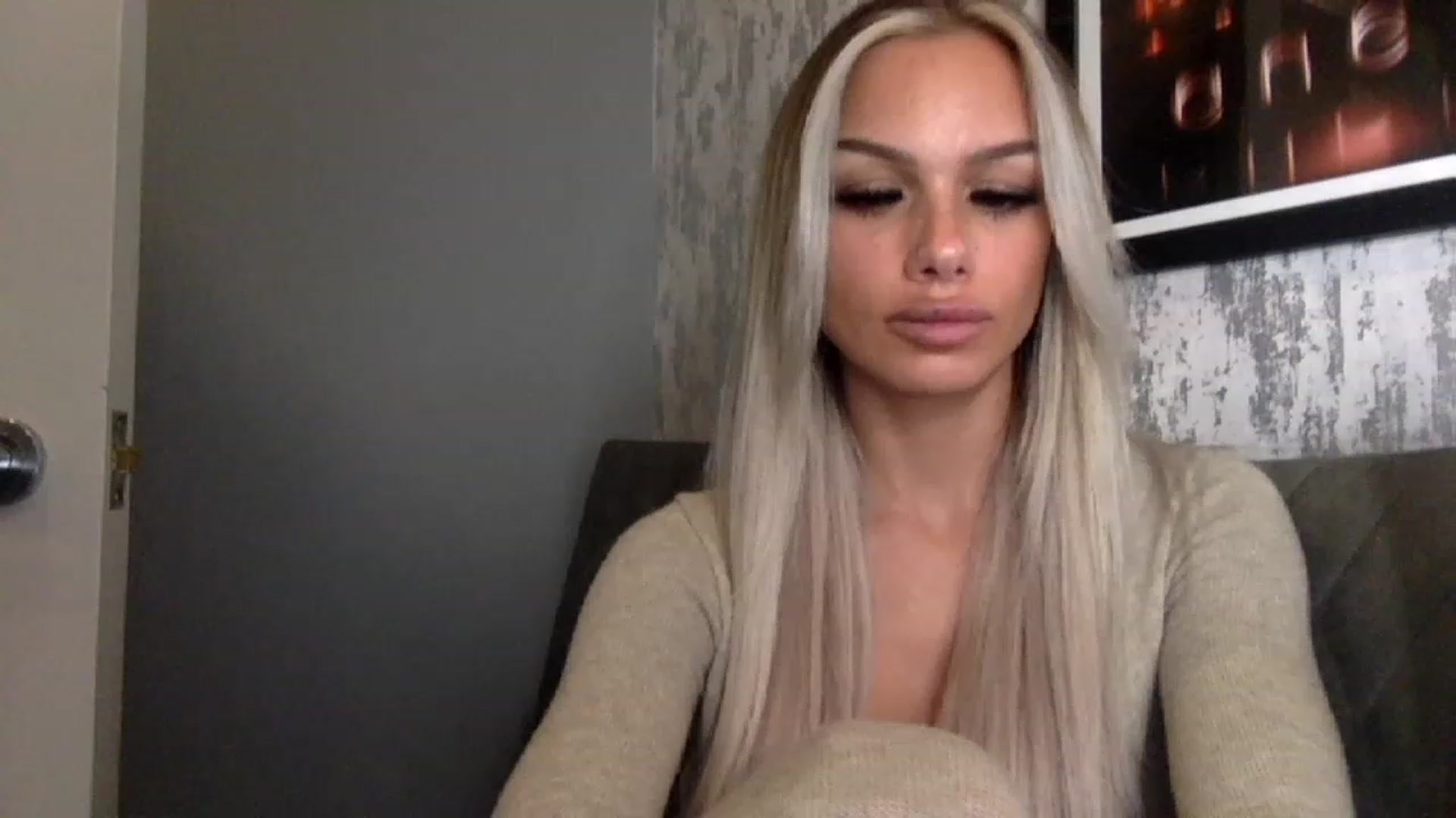 Gallery image thumbnail from BabyDaisyx's myfreecams stream on, 11/23/2022, 16:12 image 6 of 20