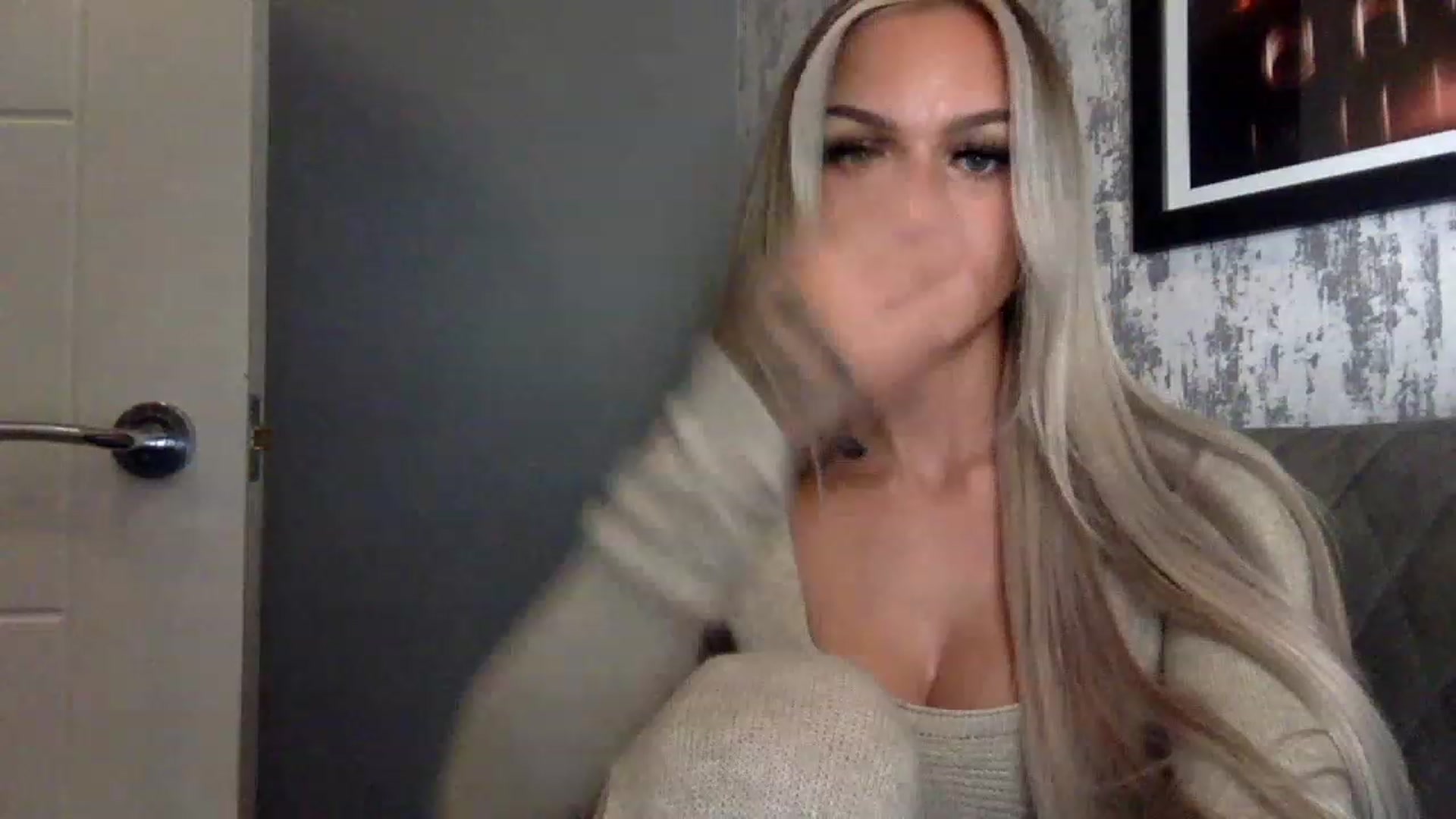 Gallery image thumbnail from BabyDaisyx's myfreecams stream on, 11/26/2022, 01:24 image 4 of 20