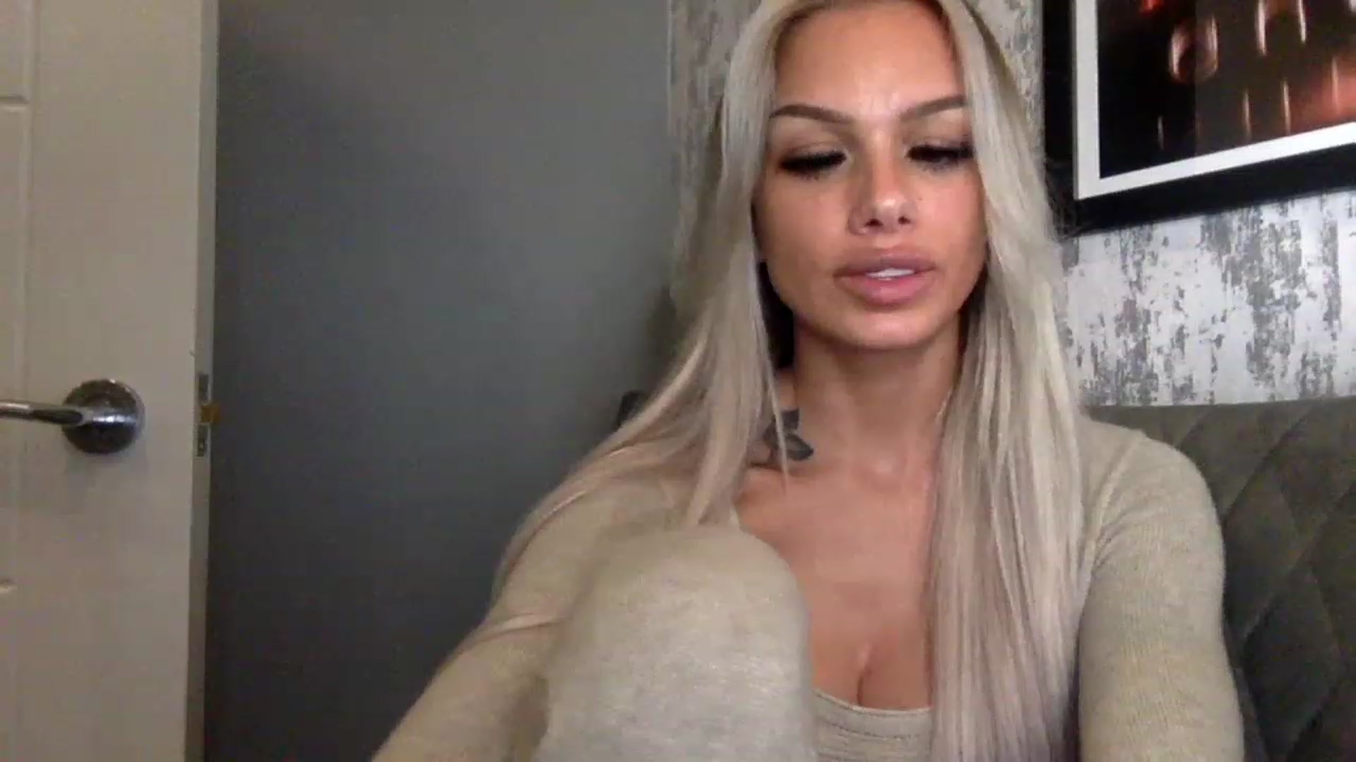 Gallery image thumbnail from BabyDaisyx's myfreecams stream on, 11/26/2022, 01:24 image 15 of 20