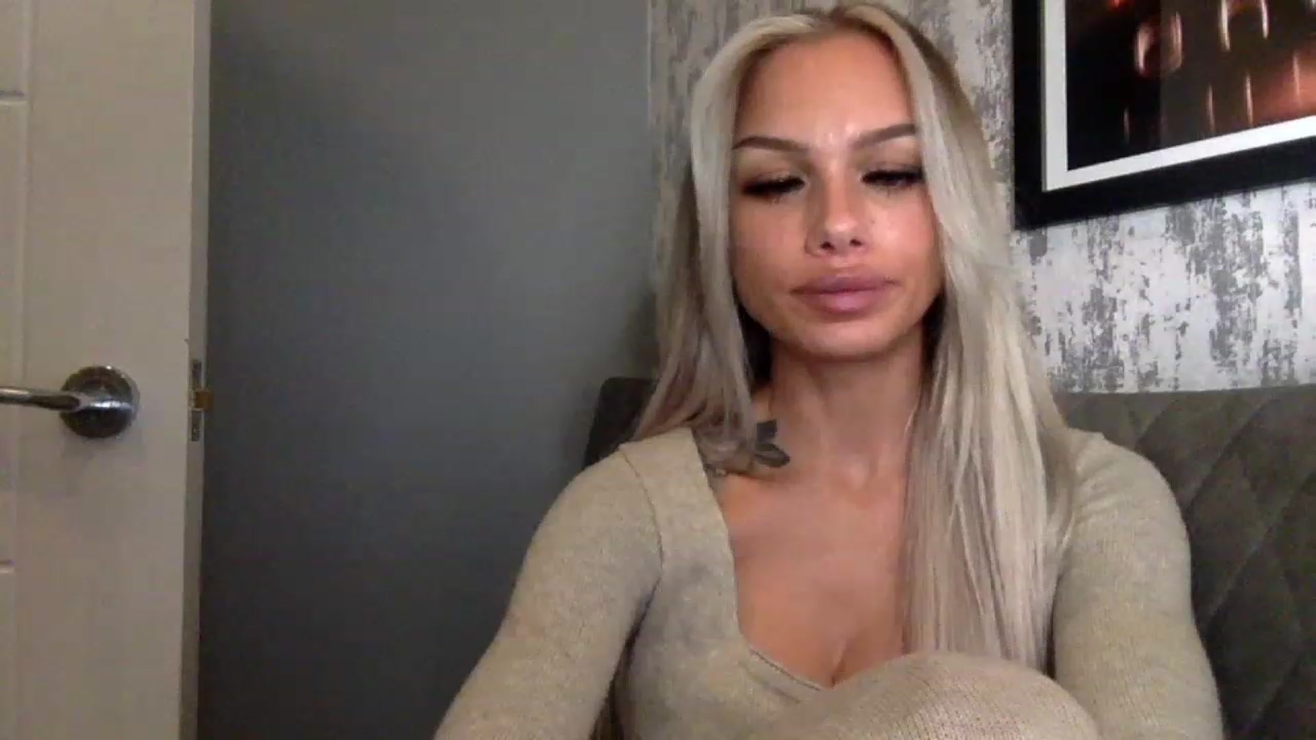 Gallery image thumbnail from BabyDaisyx's myfreecams stream on, 11/26/2022, 01:24 image 18 of 20