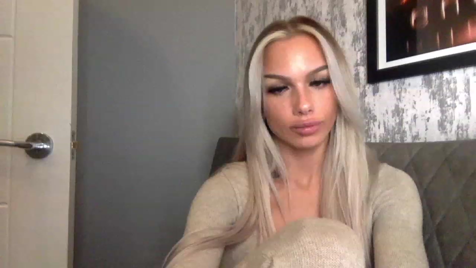 Gallery image thumbnail from BabyDaisyx's myfreecams stream on, 11/23/2022, 17:30 image 2 of 20