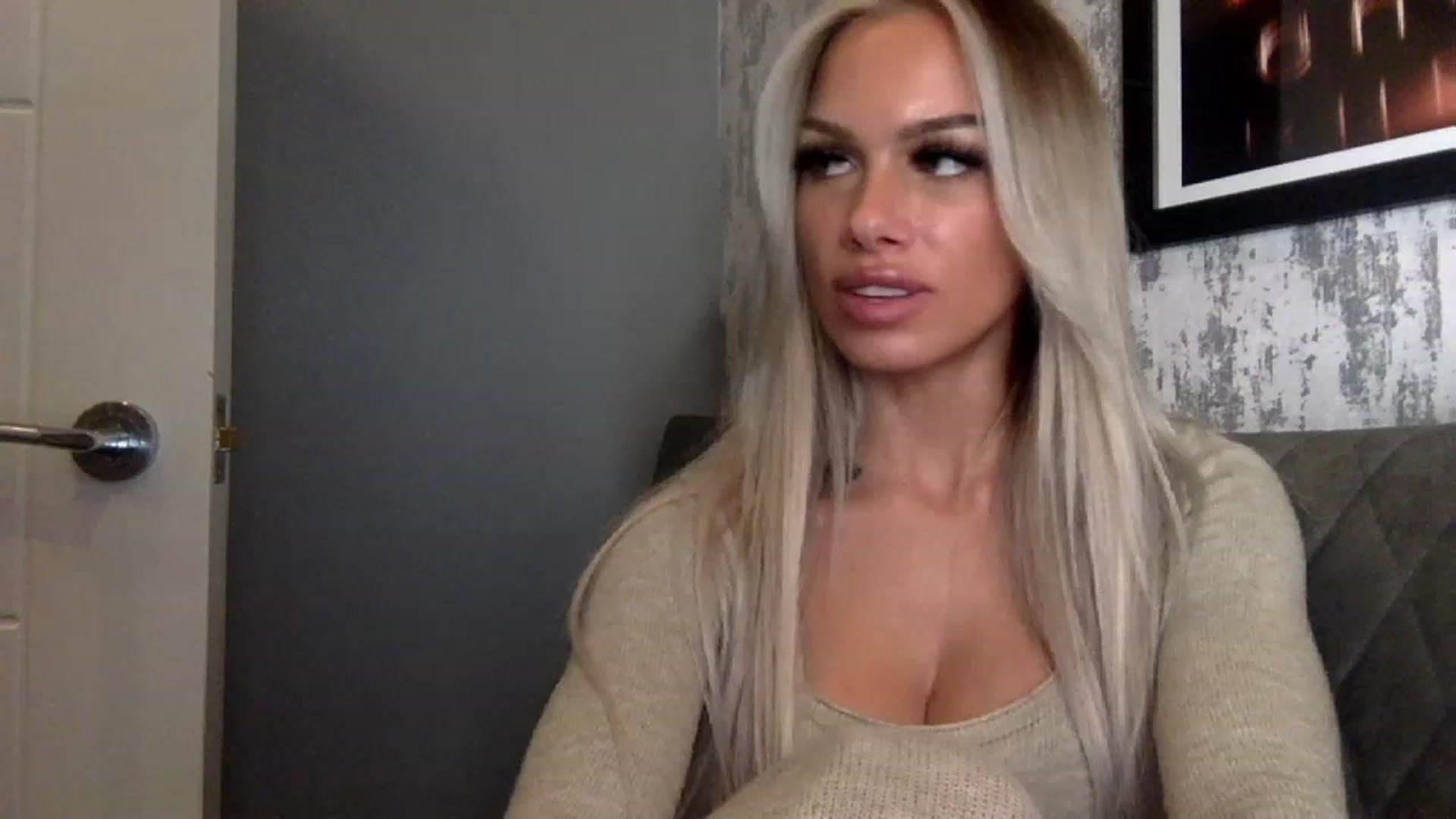 Gallery image thumbnail from BabyDaisyx's myfreecams stream on, 11/23/2022, 17:30 image 9 of 20
