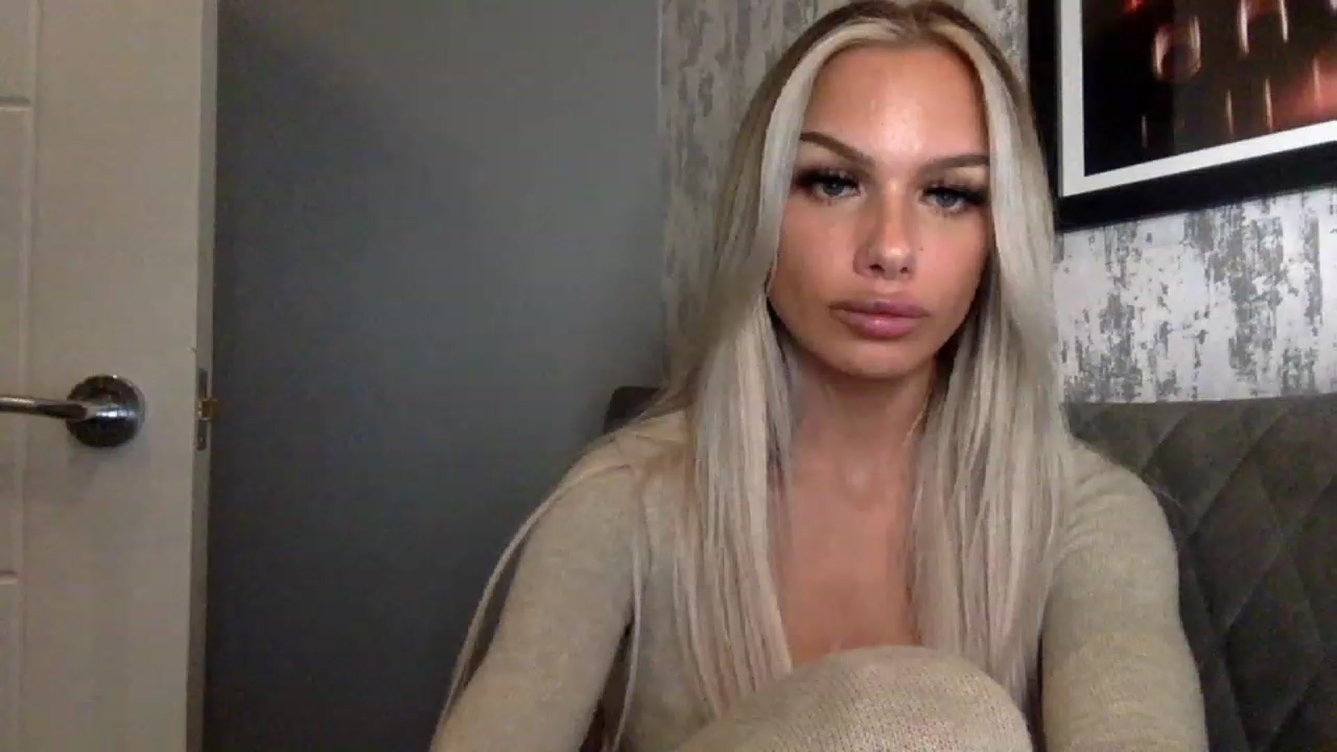 Gallery image thumbnail from BabyDaisyx's myfreecams stream on, 11/23/2022, 17:30 image 16 of 20