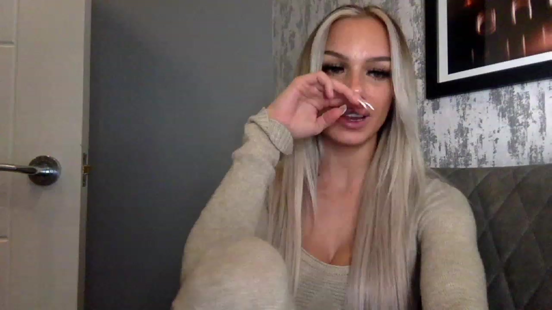 Gallery image thumbnail from BabyDaisyx's myfreecams stream on, 11/23/2022, 17:30 image 13 of 20
