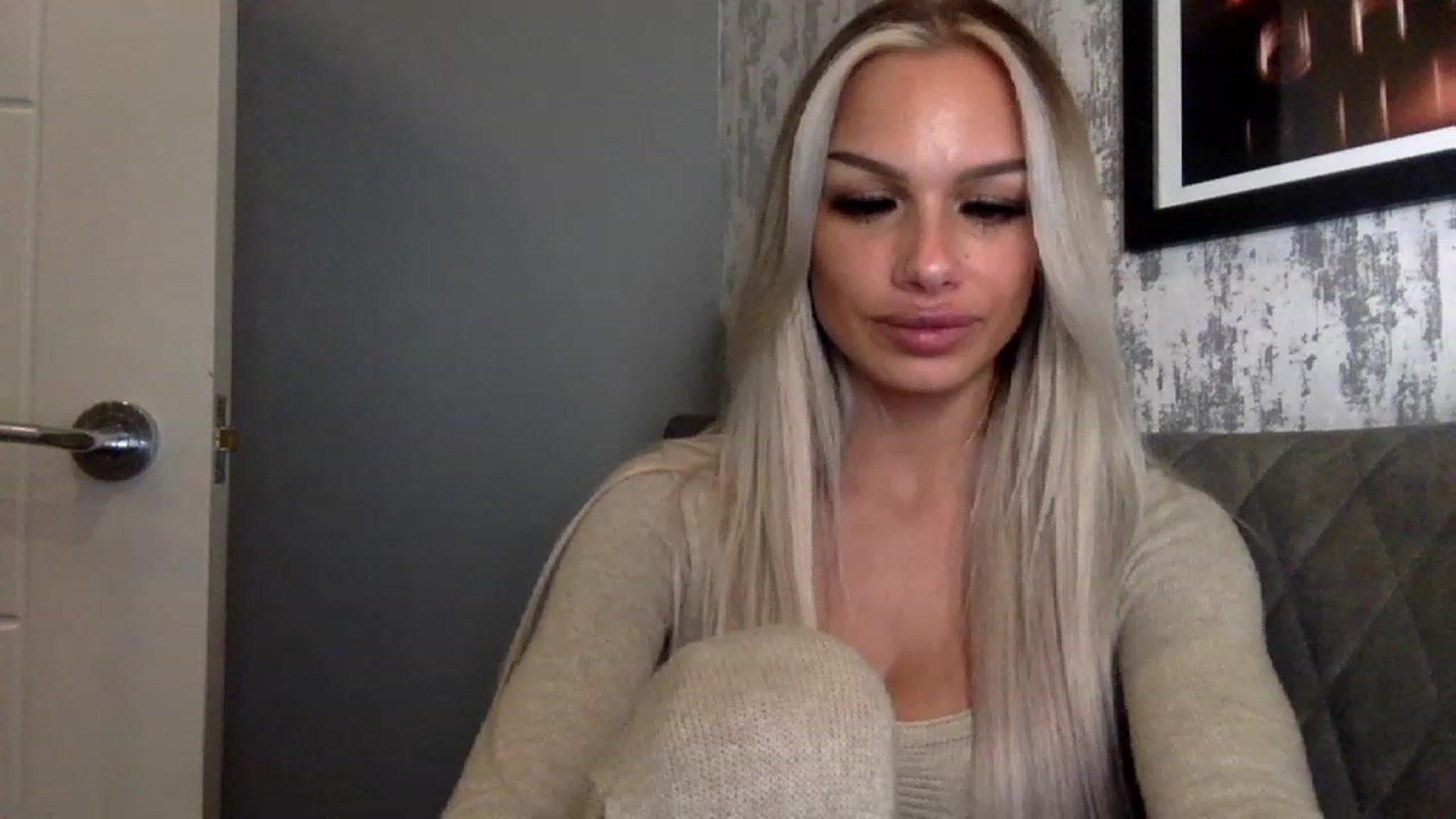 Gallery image thumbnail from BabyDaisyx's myfreecams stream on, 11/23/2022, 17:30 image 14 of 20