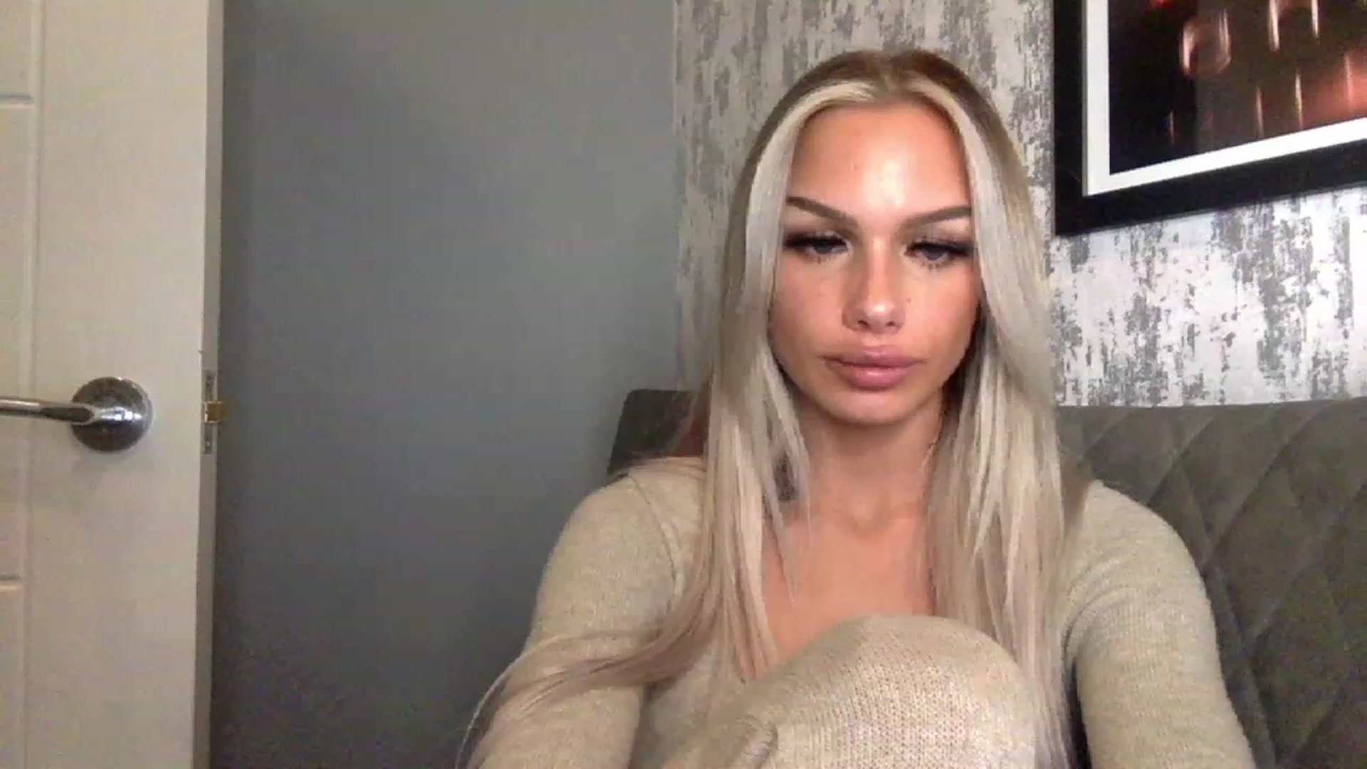 Gallery image thumbnail from BabyDaisyx's myfreecams stream on, 11/23/2022, 17:30 image 3 of 20