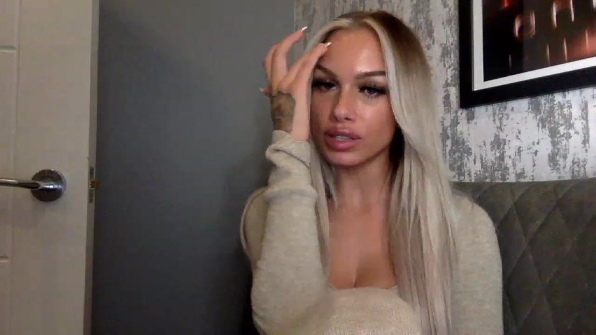 Gallery image thumbnail from BabyDaisyx's myfreecams stream on, 11/23/2022, 17:30 image 12 of 20