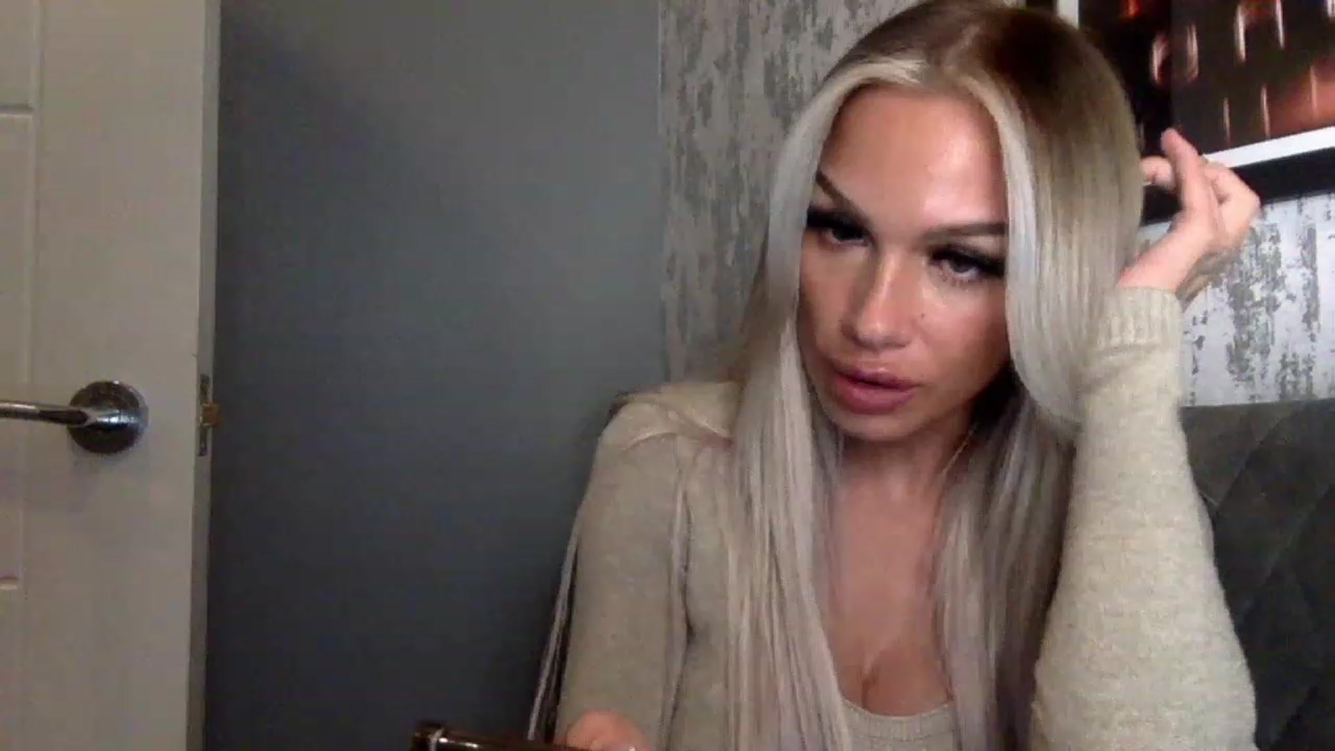 Gallery image thumbnail from BabyDaisyx's myfreecams stream on, 11/23/2022, 17:30 image 17 of 20