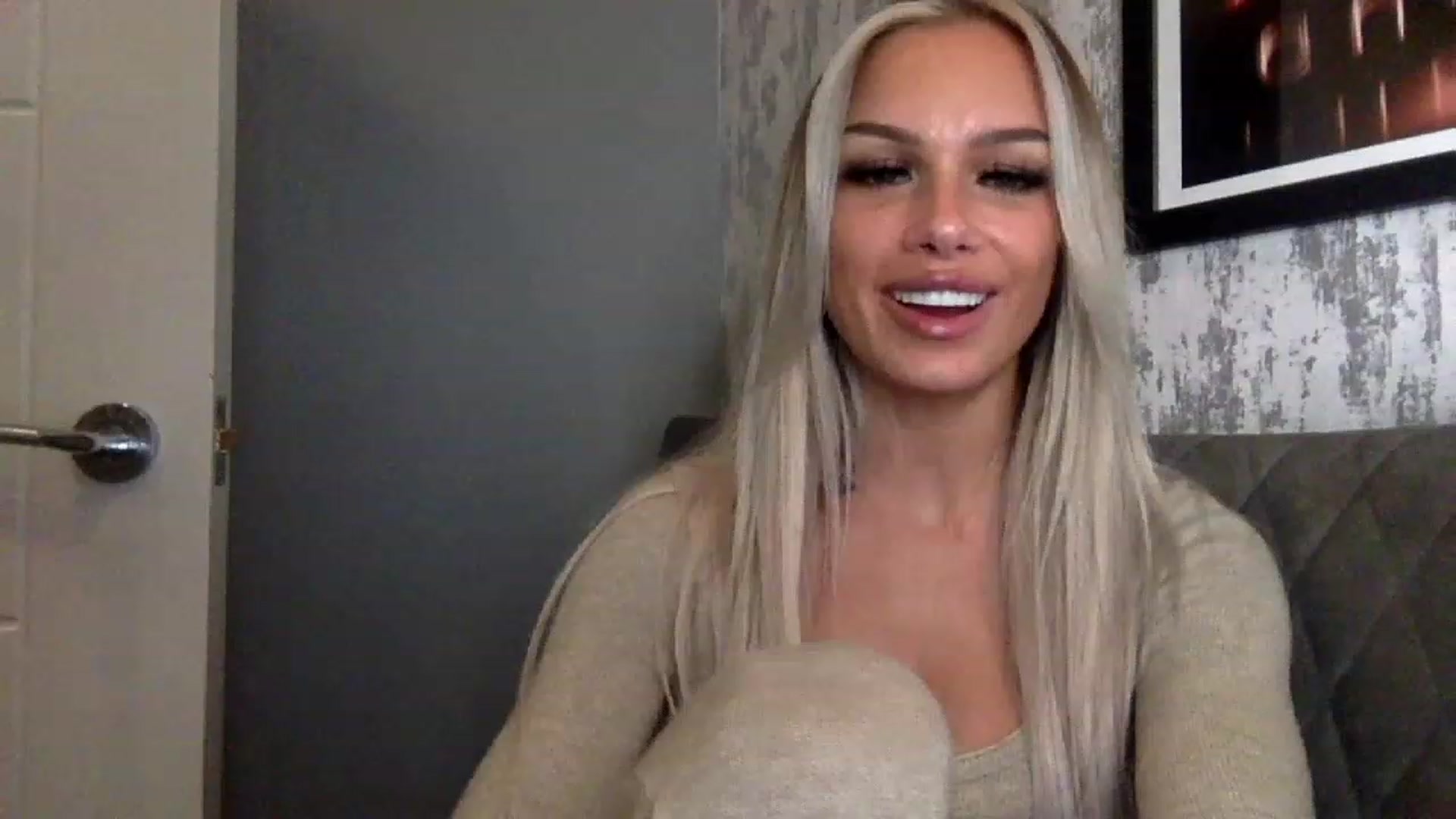 Gallery image thumbnail from BabyDaisyx's myfreecams stream on, 11/23/2022, 17:30 image 11 of 20