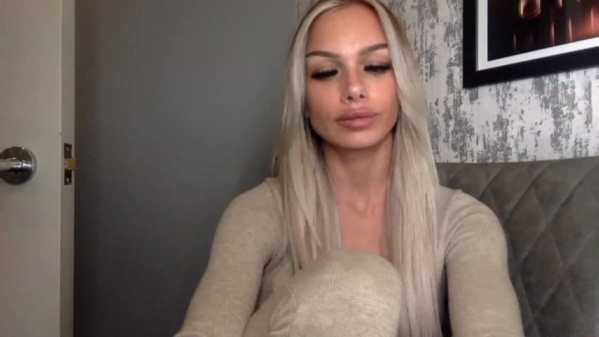 Gallery image thumbnail from BabyDaisyx's myfreecams stream on, 11/23/2022, 18:30 image 5 of 20