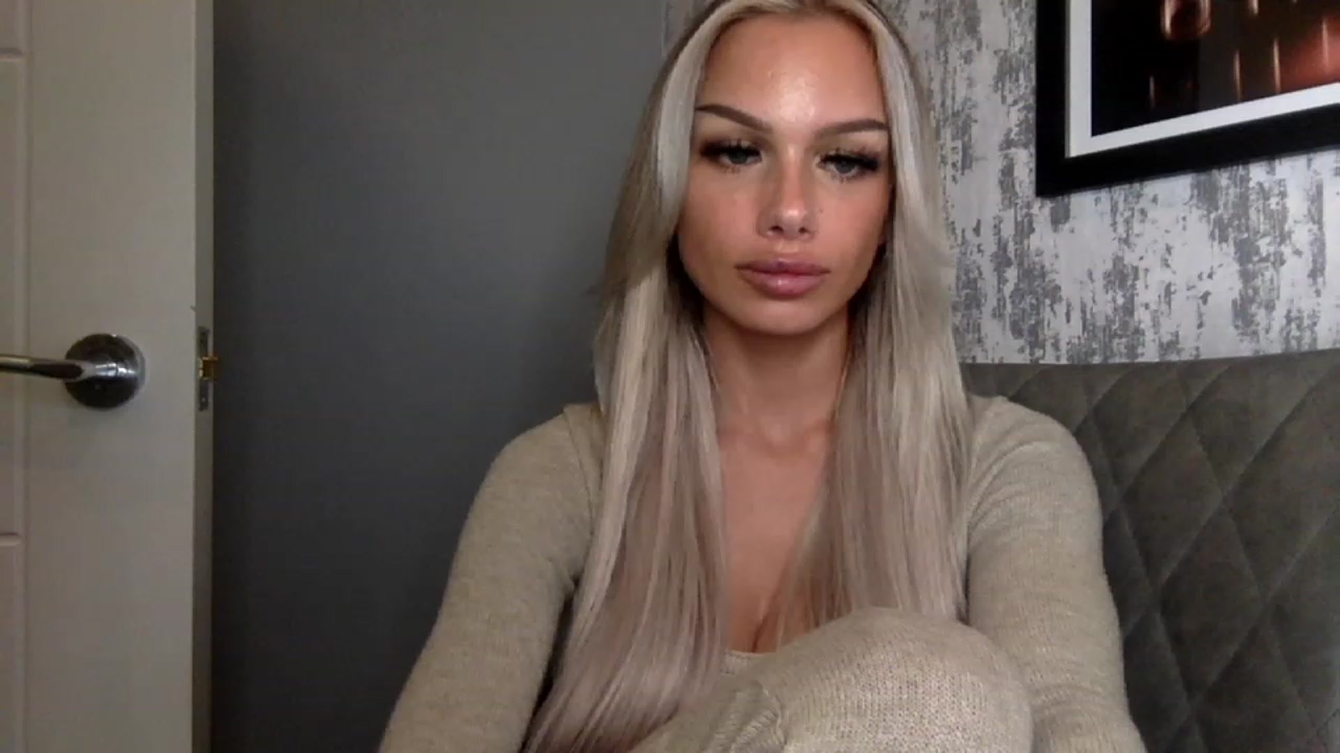 Gallery image thumbnail from BabyDaisyx's myfreecams stream on, 11/23/2022, 18:30 image 16 of 20
