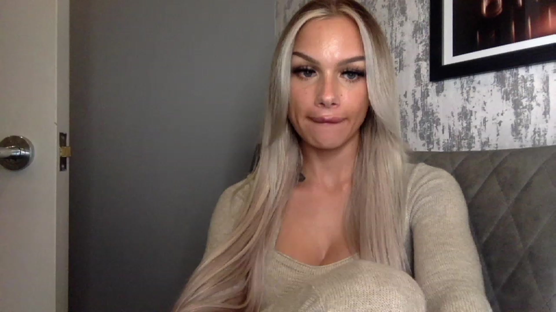 Gallery image thumbnail from BabyDaisyx's myfreecams stream on, 11/23/2022, 18:30 image 10 of 20