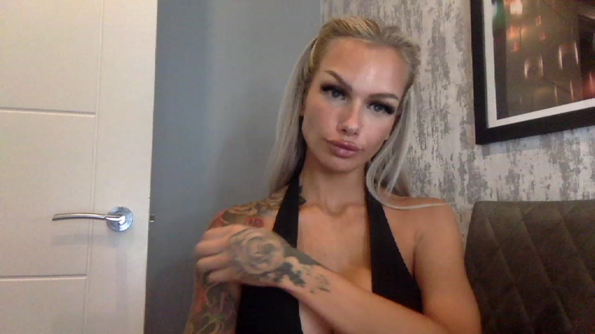 Gallery image thumbnail from BabyDaisyx's myfreecams stream on, 12/01/2022, 21:25 image 15 of 20