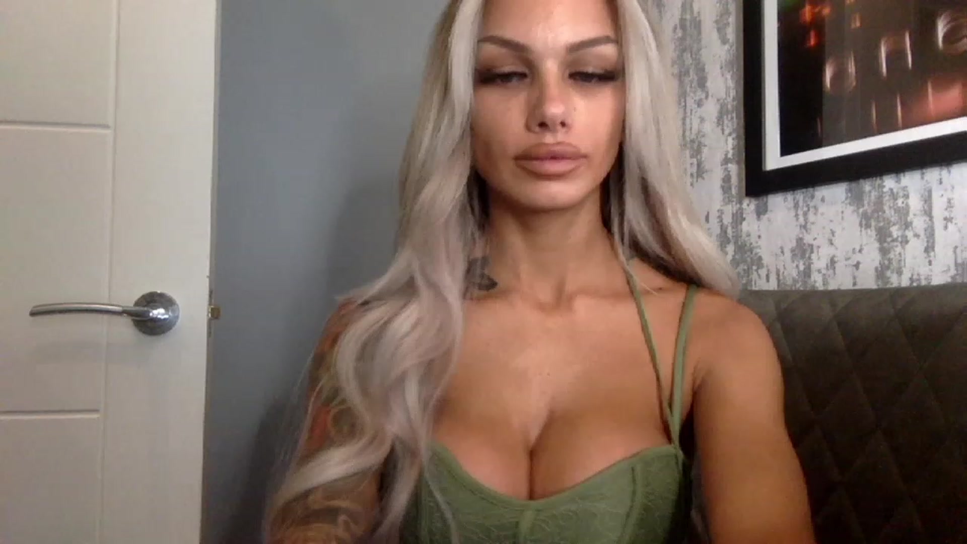 Gallery image thumbnail from BabyDaisyx's myfreecams stream on, 12/04/2022, 08:18 image 3 of 20