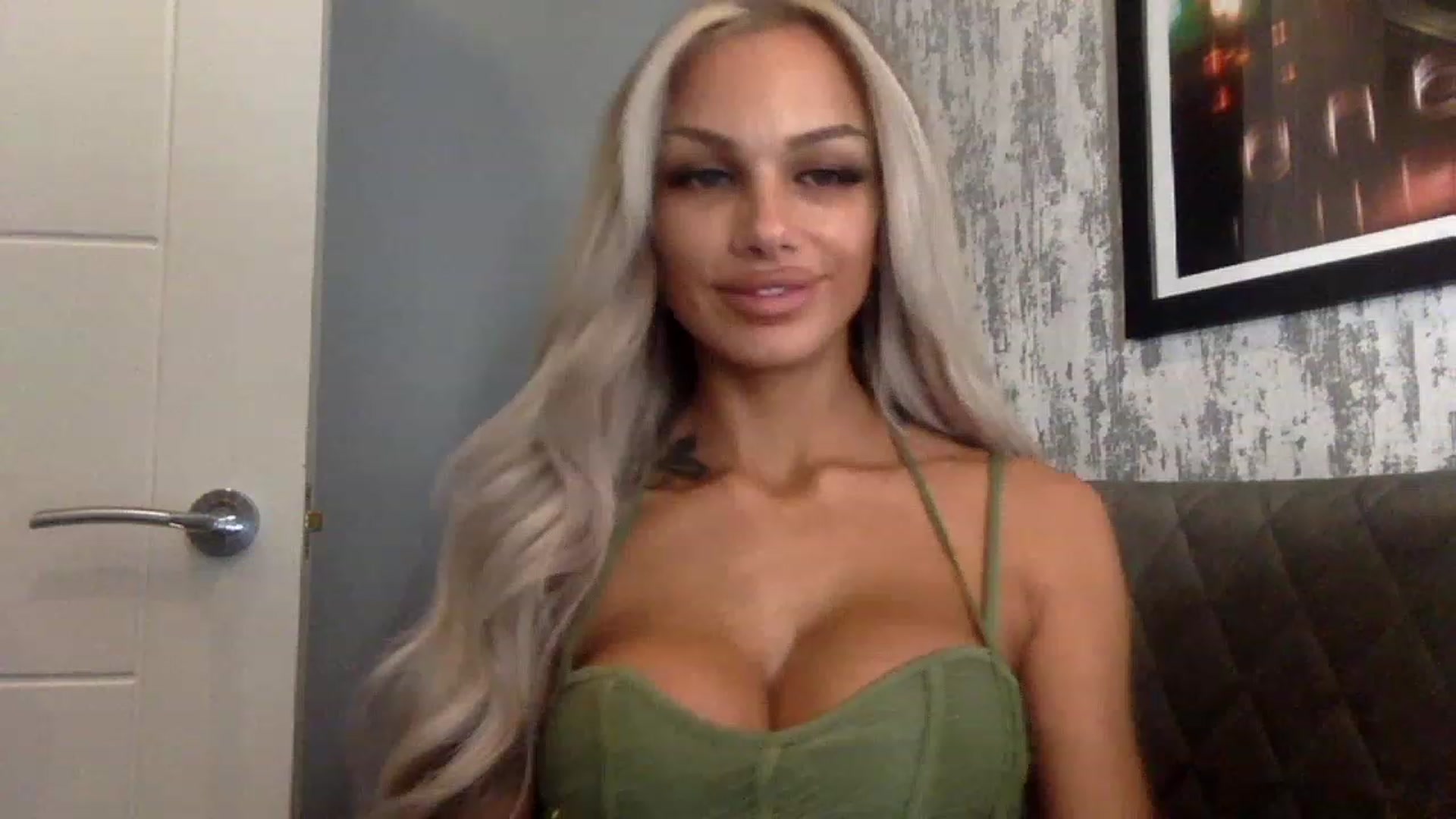 Gallery image thumbnail from BabyDaisyx's myfreecams stream on, 12/04/2022, 08:18 image 1 of 20