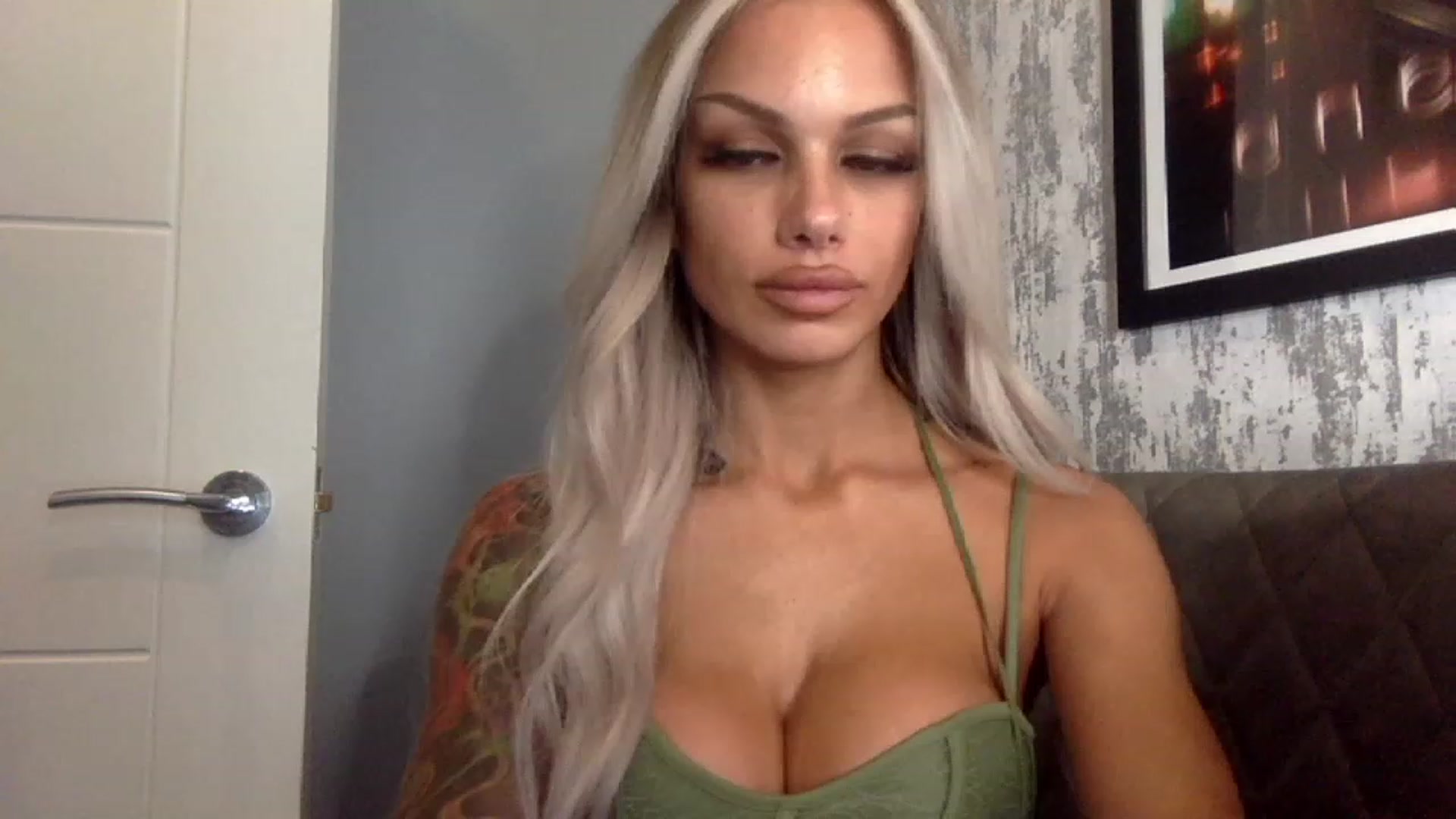 Gallery image thumbnail from BabyDaisyx's myfreecams stream on, 12/04/2022, 08:18 image 8 of 20