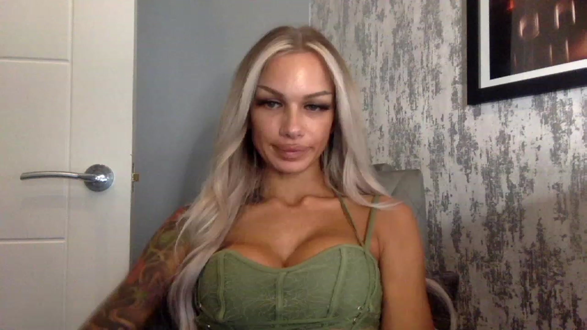 Gallery image thumbnail from BabyDaisyx's myfreecams stream on, 12/04/2022, 08:18 image 13 of 20