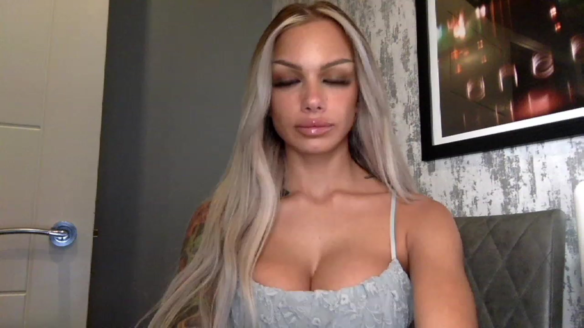 Gallery image thumbnail from BabyDaisyx's myfreecams stream on, 12/08/2022, 08:02 image 3 of 20