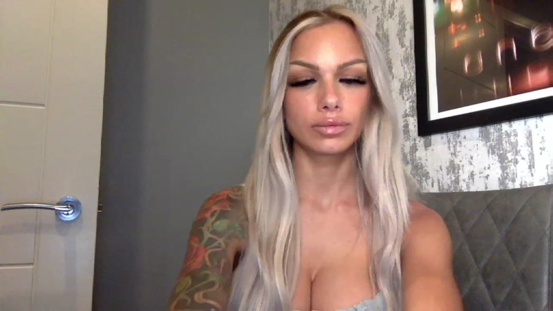 Gallery image thumbnail from BabyDaisyx's myfreecams stream on, 12/08/2022, 08:32 image 5 of 20