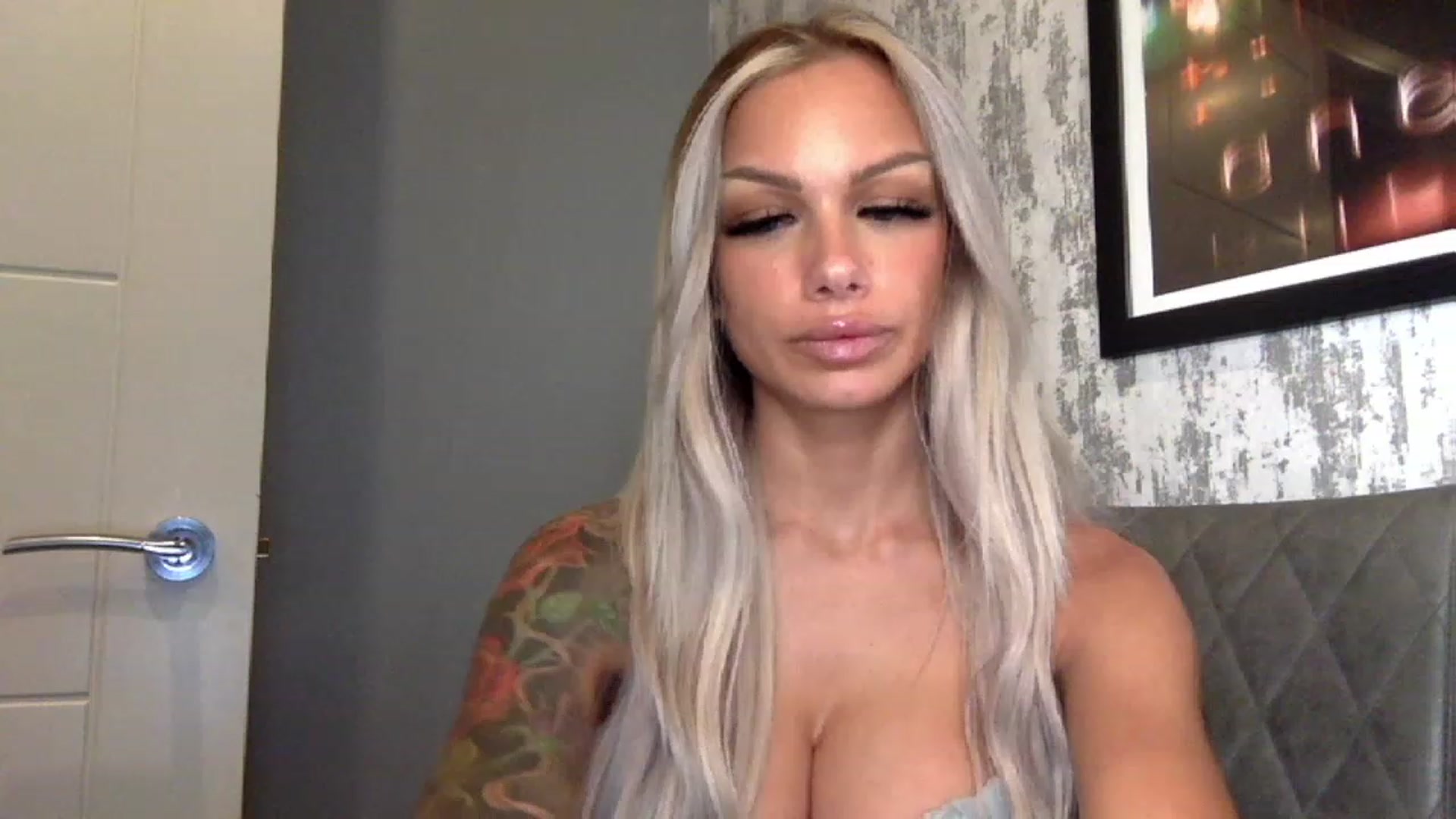 Gallery image thumbnail from BabyDaisyx's myfreecams stream on, 12/08/2022, 08:32 image 3 of 20
