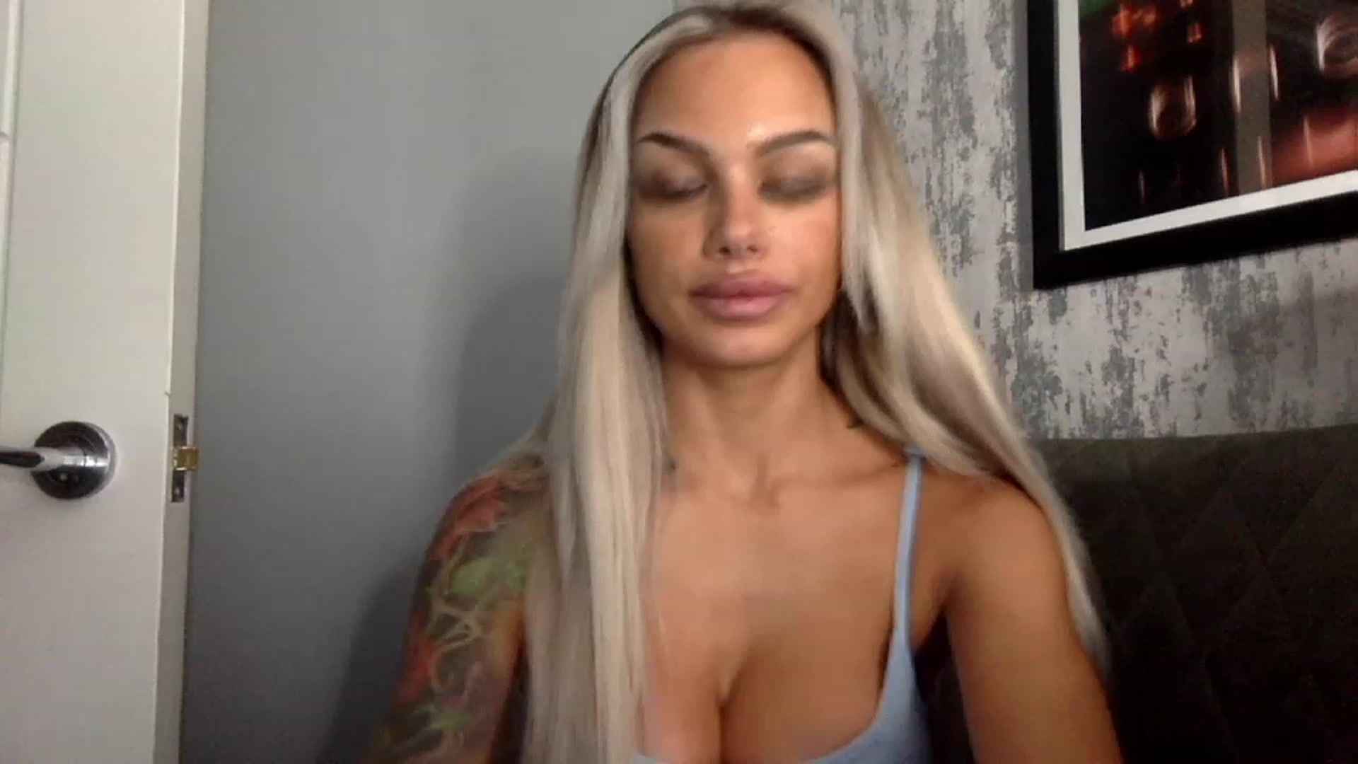 Gallery image thumbnail from BabyDaisyx's myfreecams stream on, 12/22/2022, 06:37 image 4 of 20