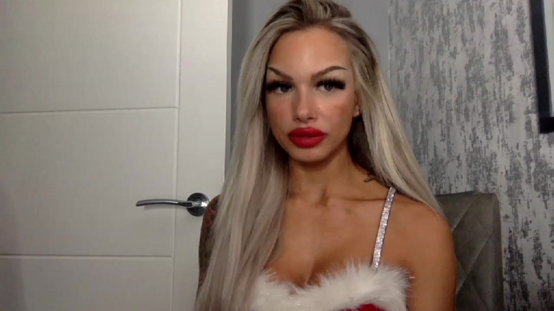 Gallery image thumbnail from BabyDaisyx's myfreecams stream on, 12/24/2022, 05:26 image 6 of 20