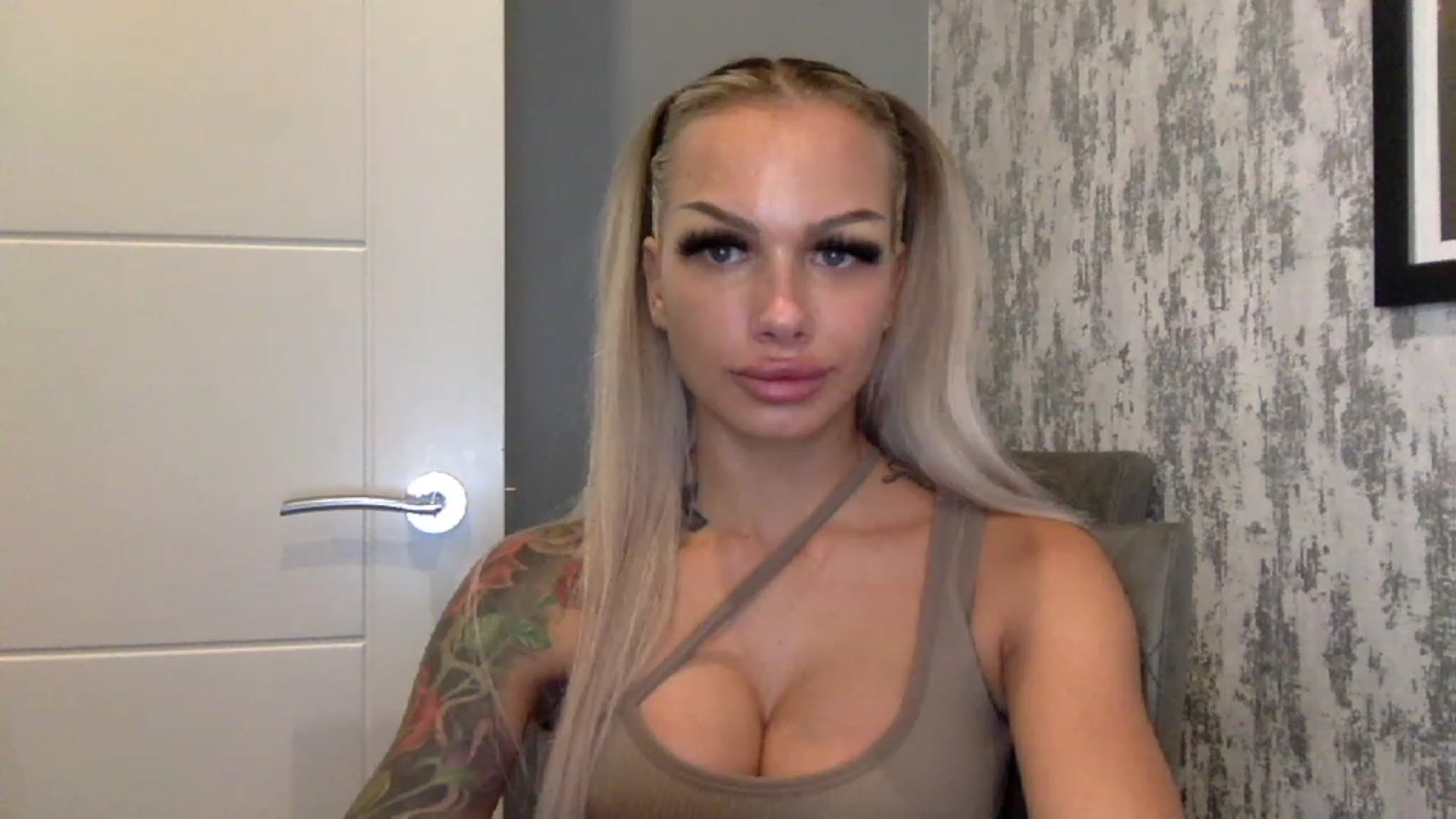 Gallery image thumbnail from BabyDaisyx's myfreecams stream on, 01/05/2023, 15:52 image 13 of 20