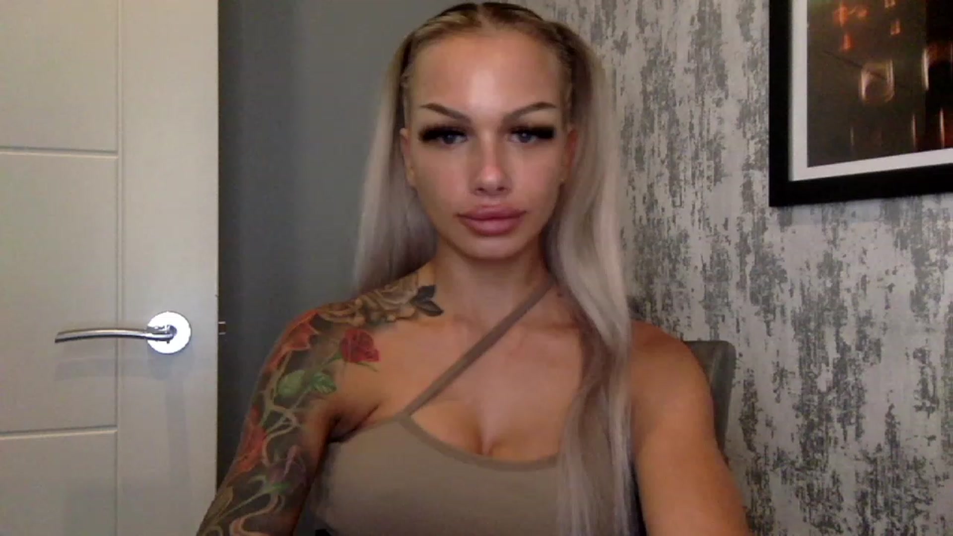 Gallery image thumbnail from BabyDaisyx's myfreecams stream on, 01/05/2023, 15:52 image 6 of 20